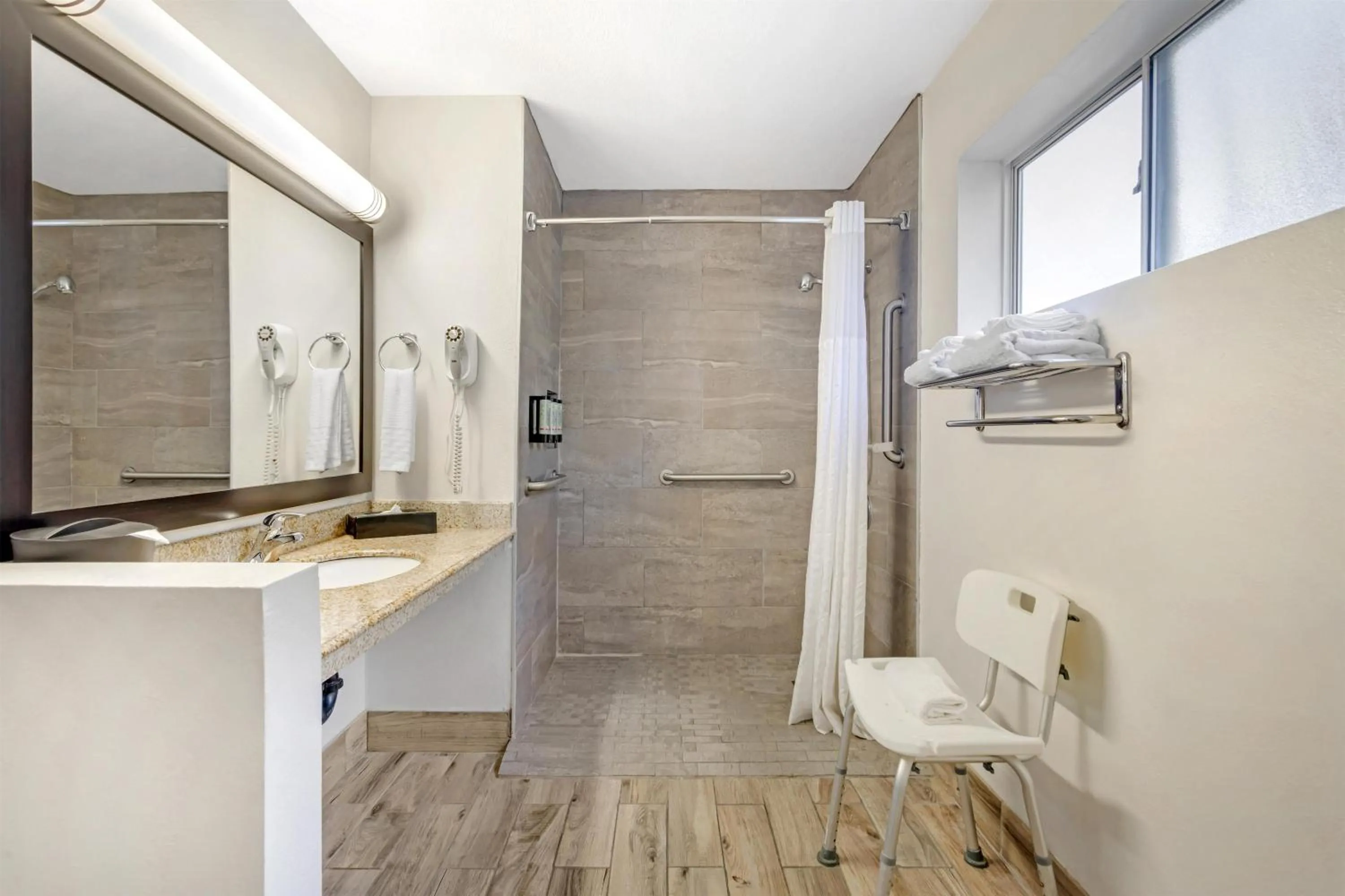 Bathroom in Best Western Kettleman City Inn & Suites