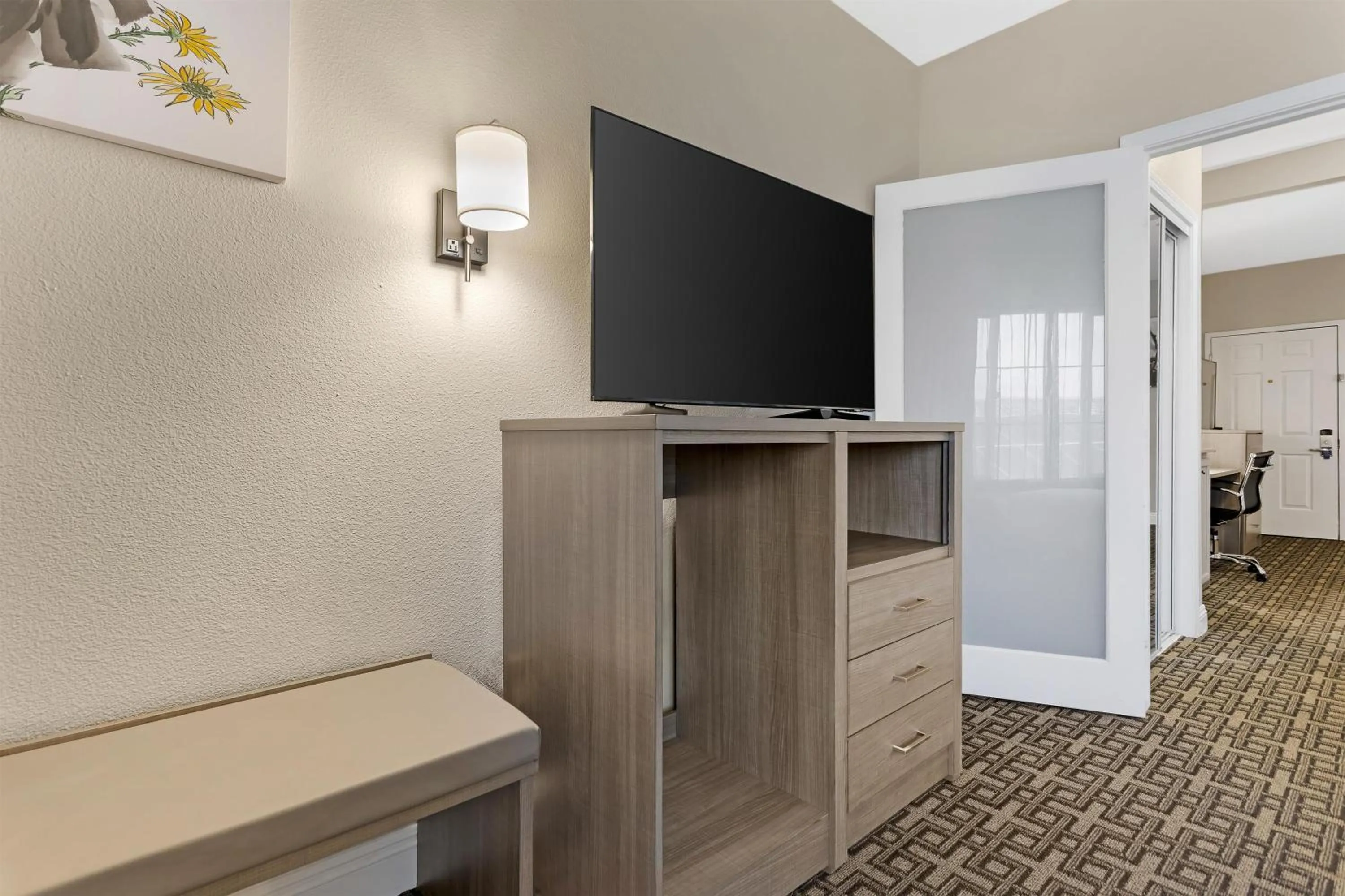 Photo of the whole room in Best Western Kettleman City Inn & Suites