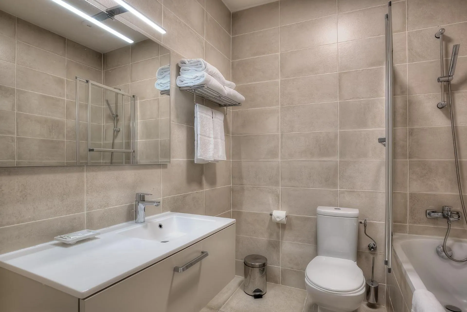 Shower in Maison Lamartine - Nice