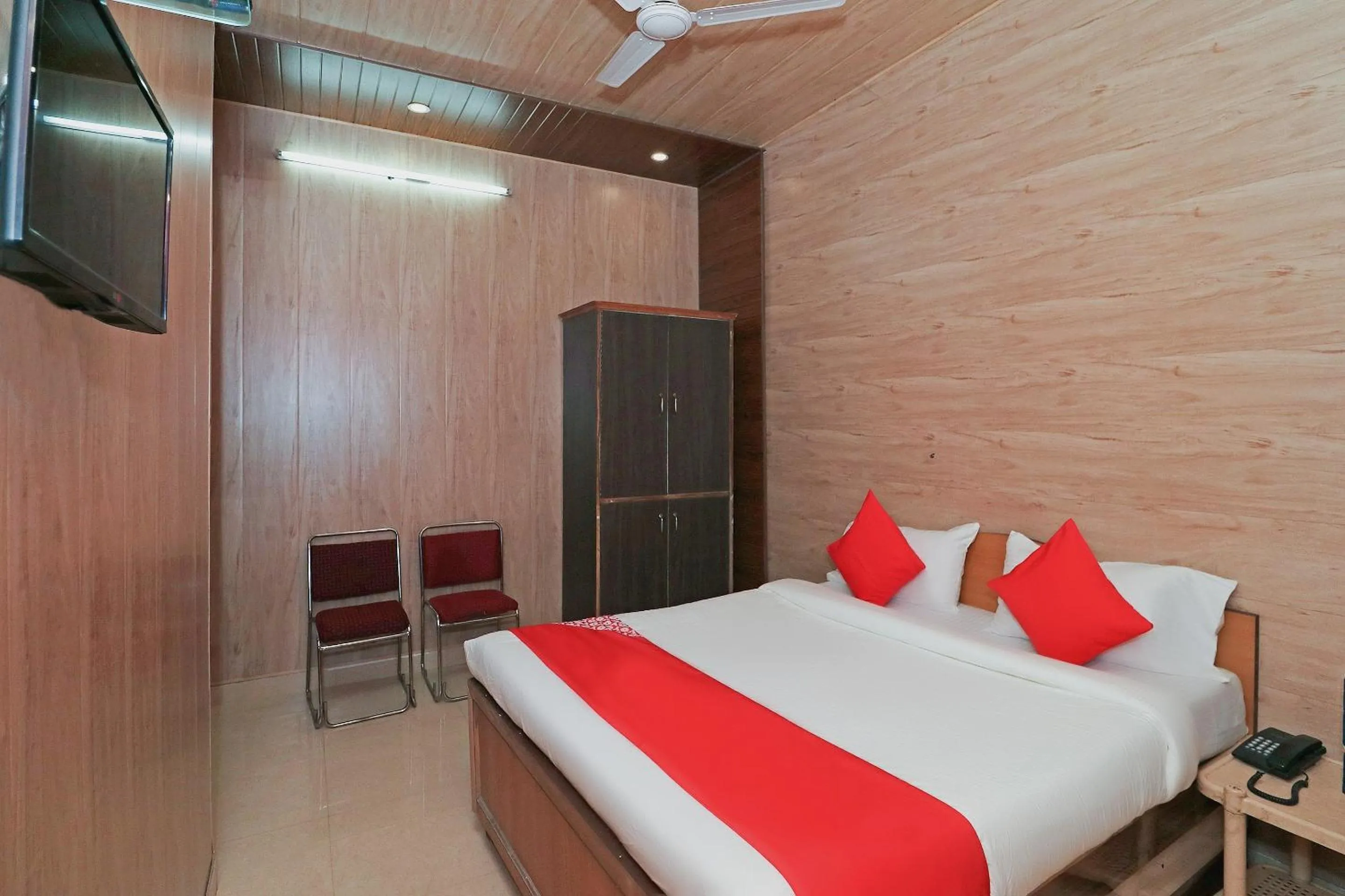 Bedroom in Hotel O Mahalaxmi Palace