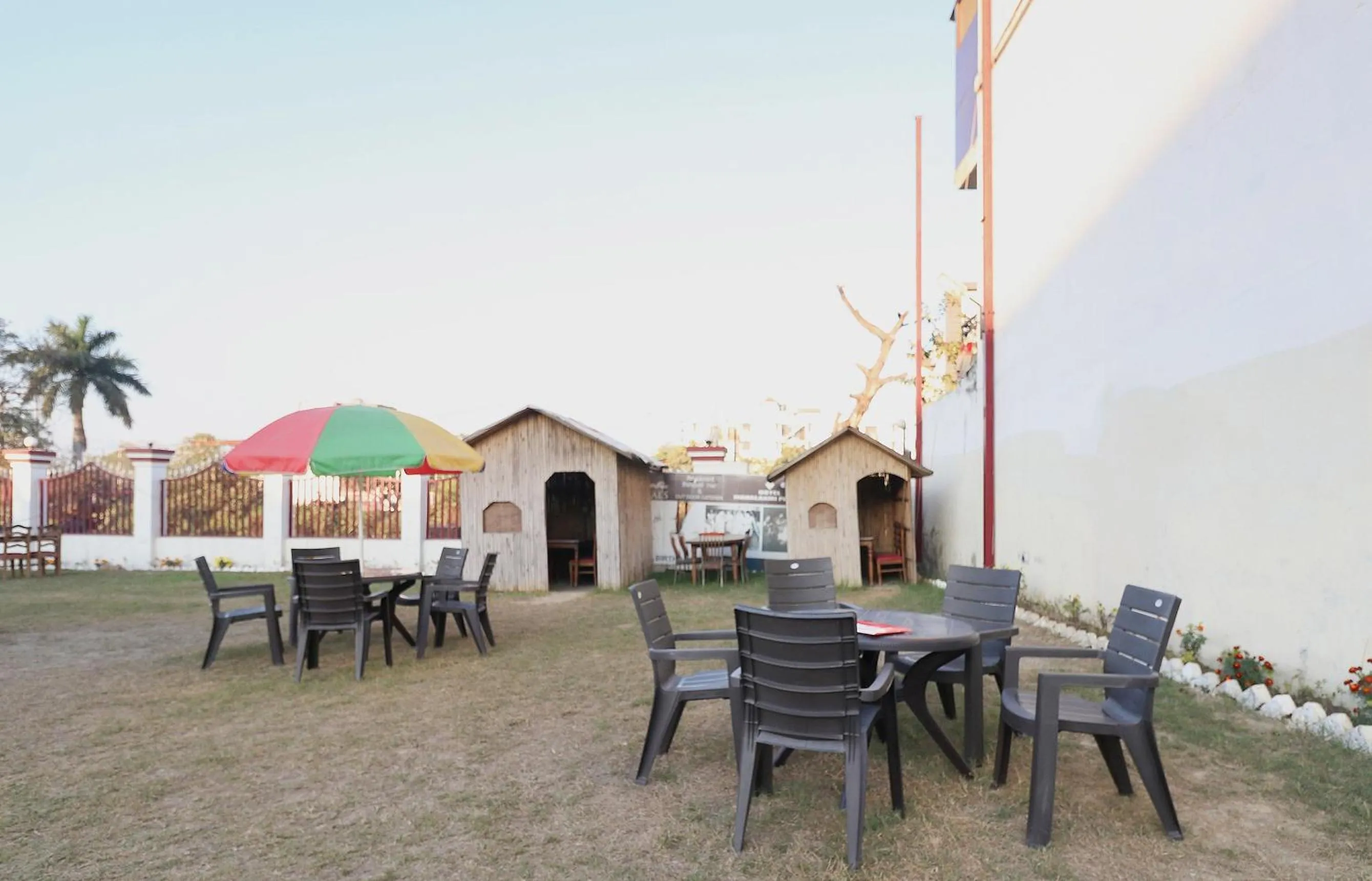 Restaurant/places to eat in Hotel O Mahalaxmi Palace