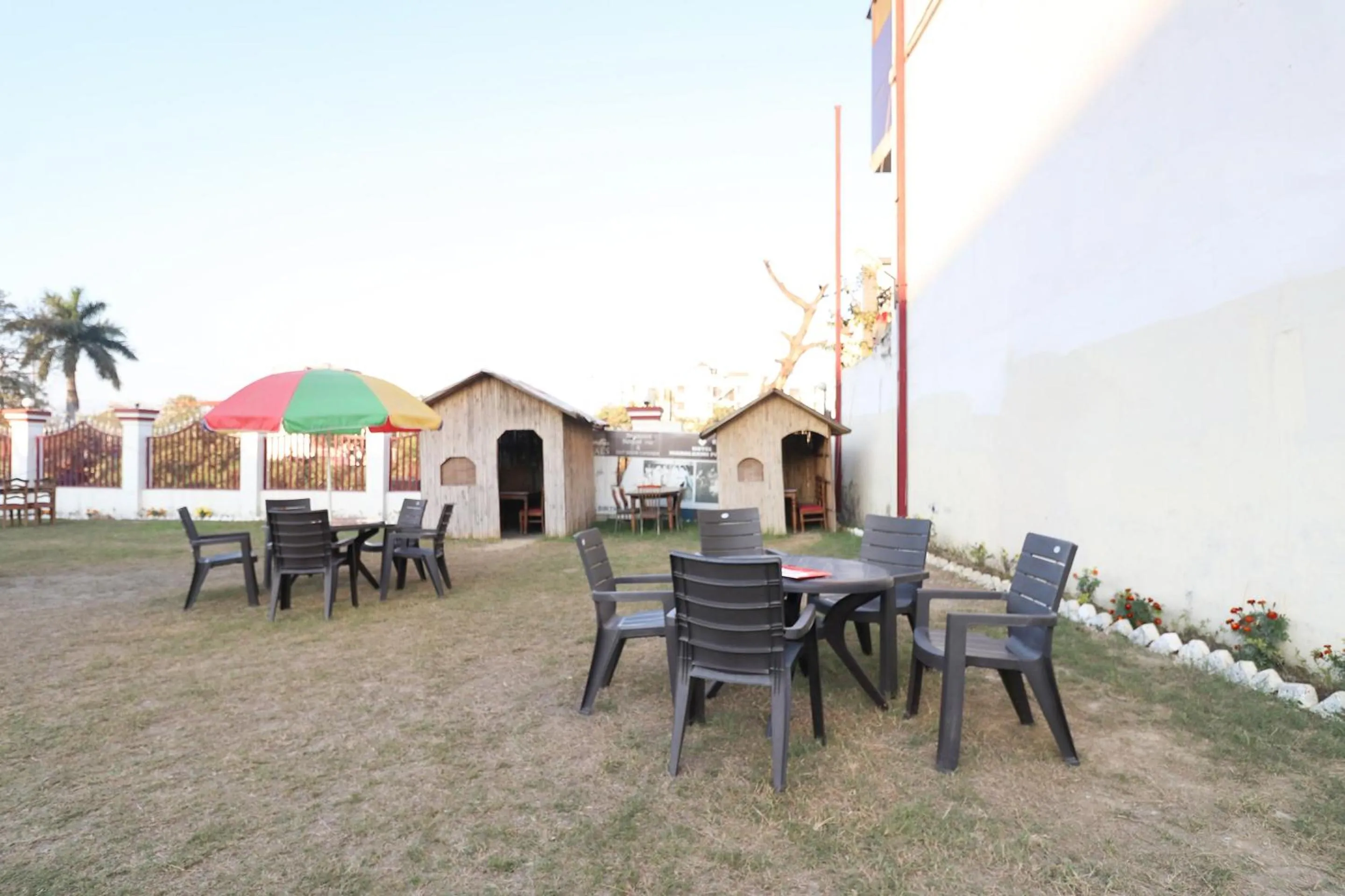 Restaurant/places to eat in Hotel O Mahalaxmi Palace