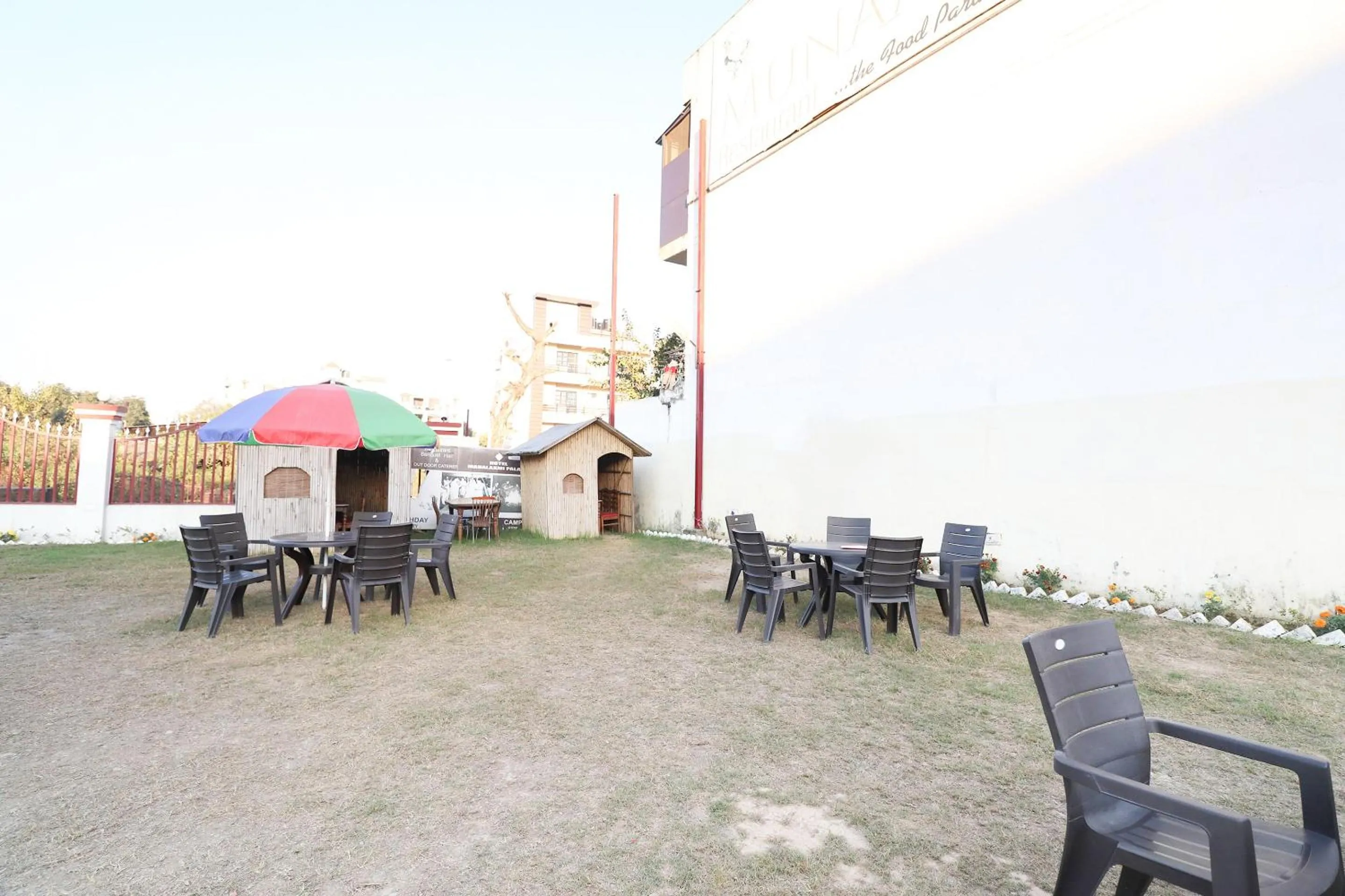 Restaurant/places to eat in Hotel O Mahalaxmi Palace