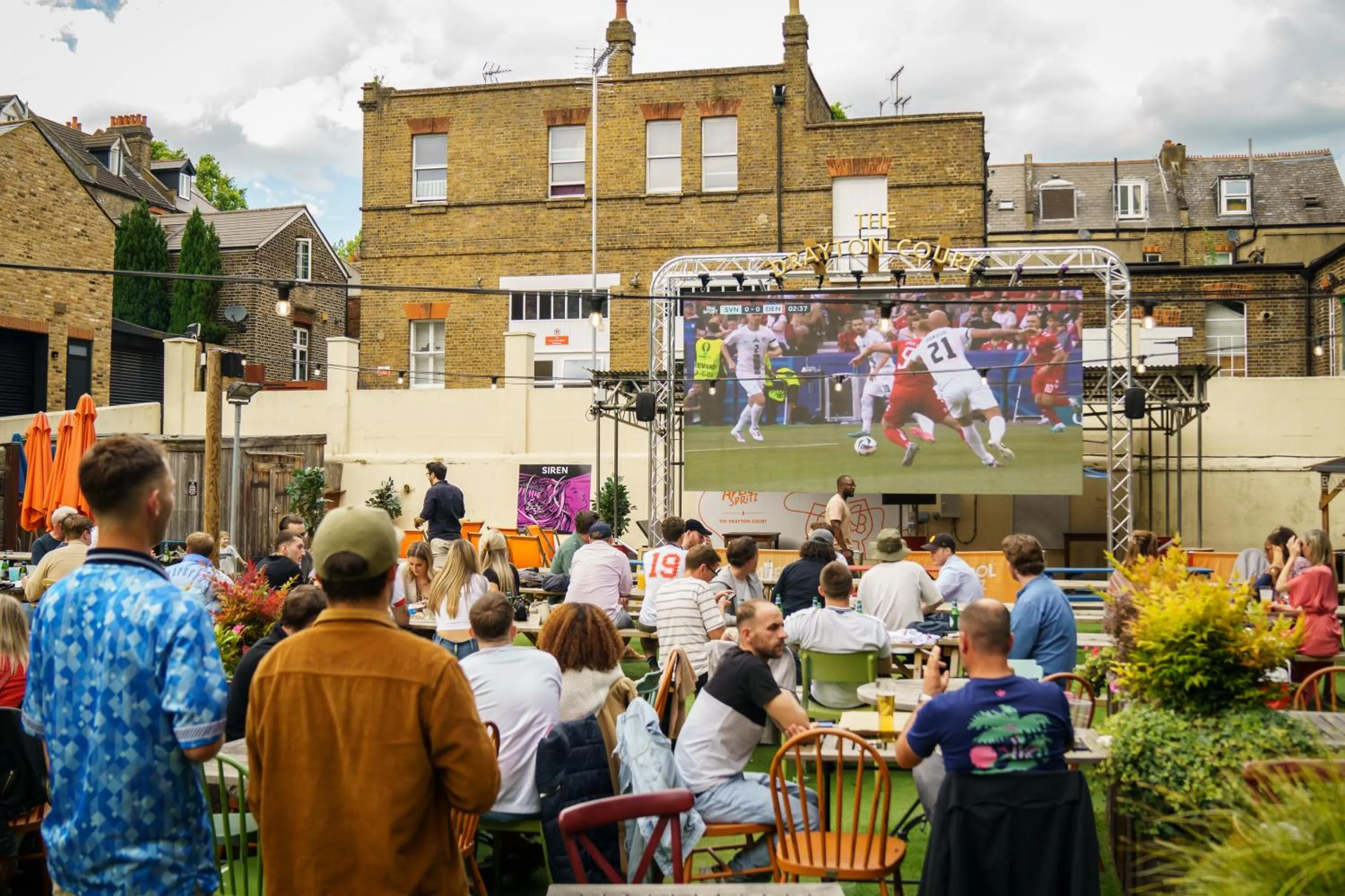 Evening entertainment in The Drayton Court Hotel
