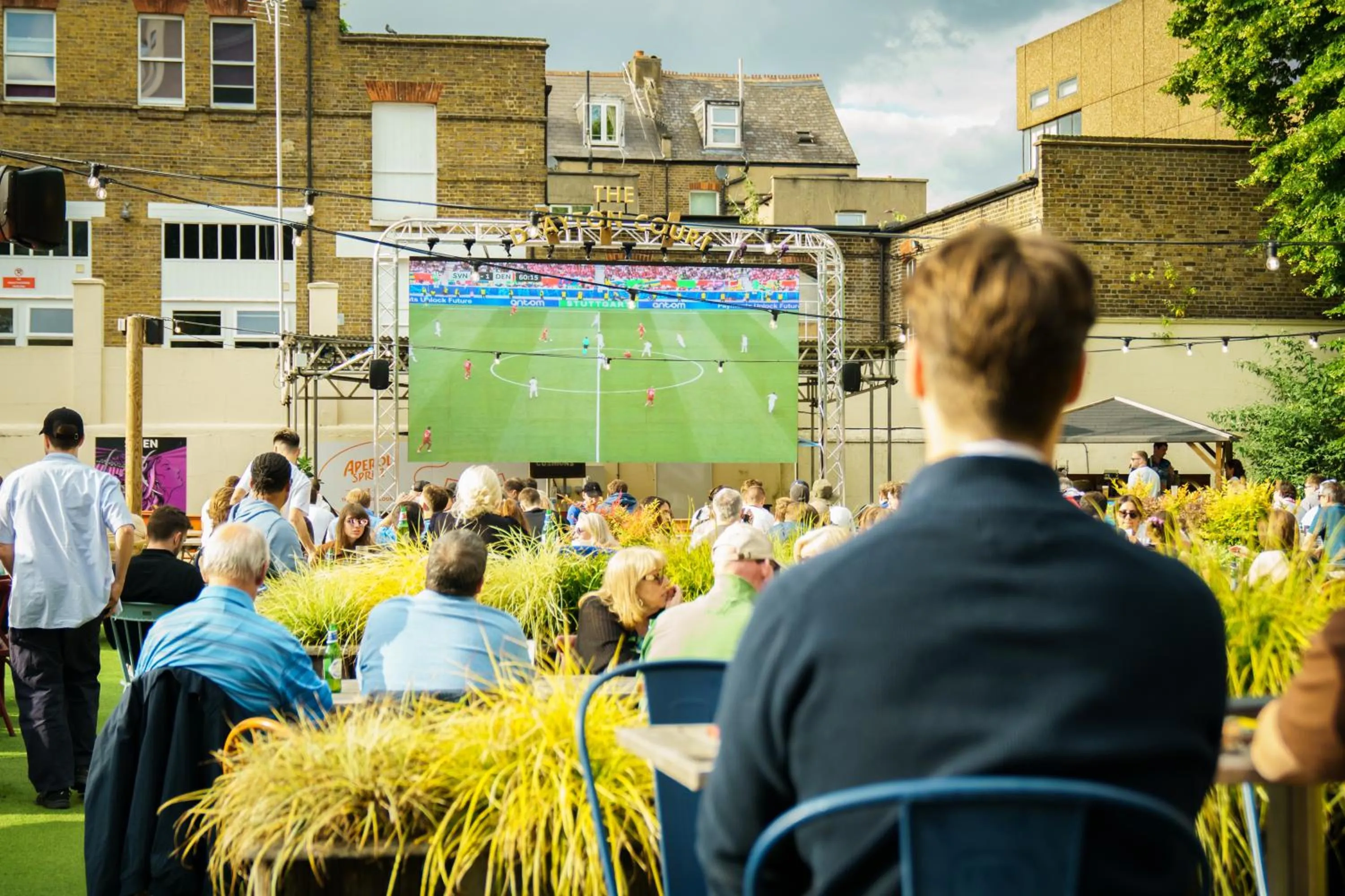 Evening entertainment in The Drayton Court Hotel