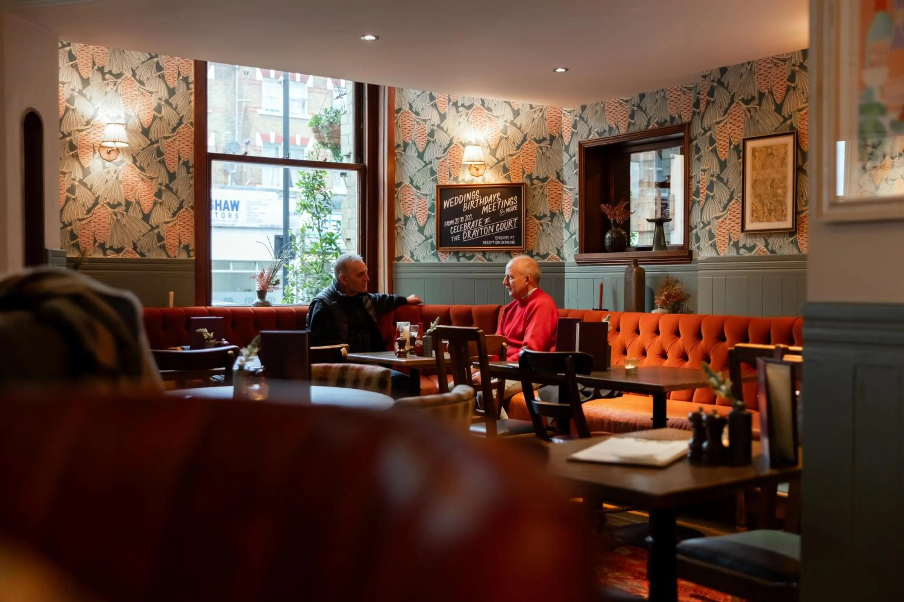 Restaurant/places to eat in The Drayton Court Hotel