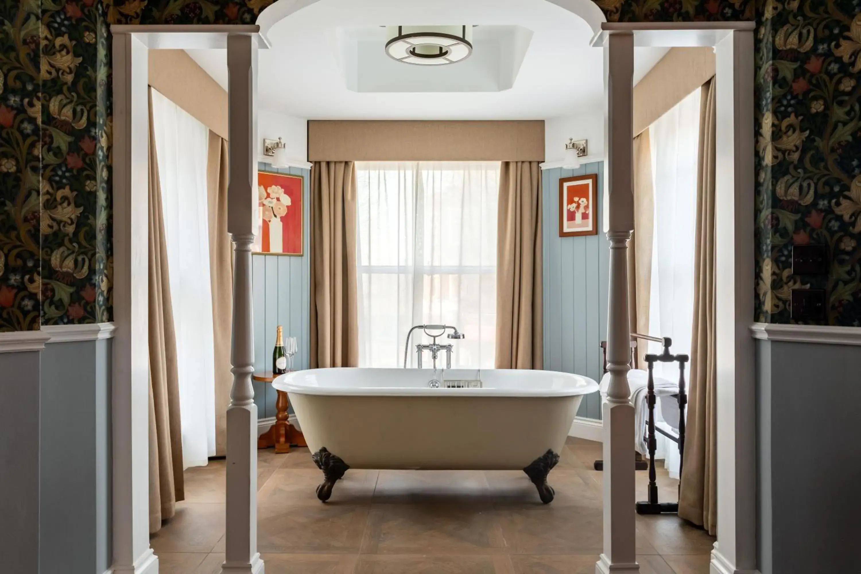 Luxury Suite in The Drayton Court Hotel Luxury Suite in The Drayton Court Hotel