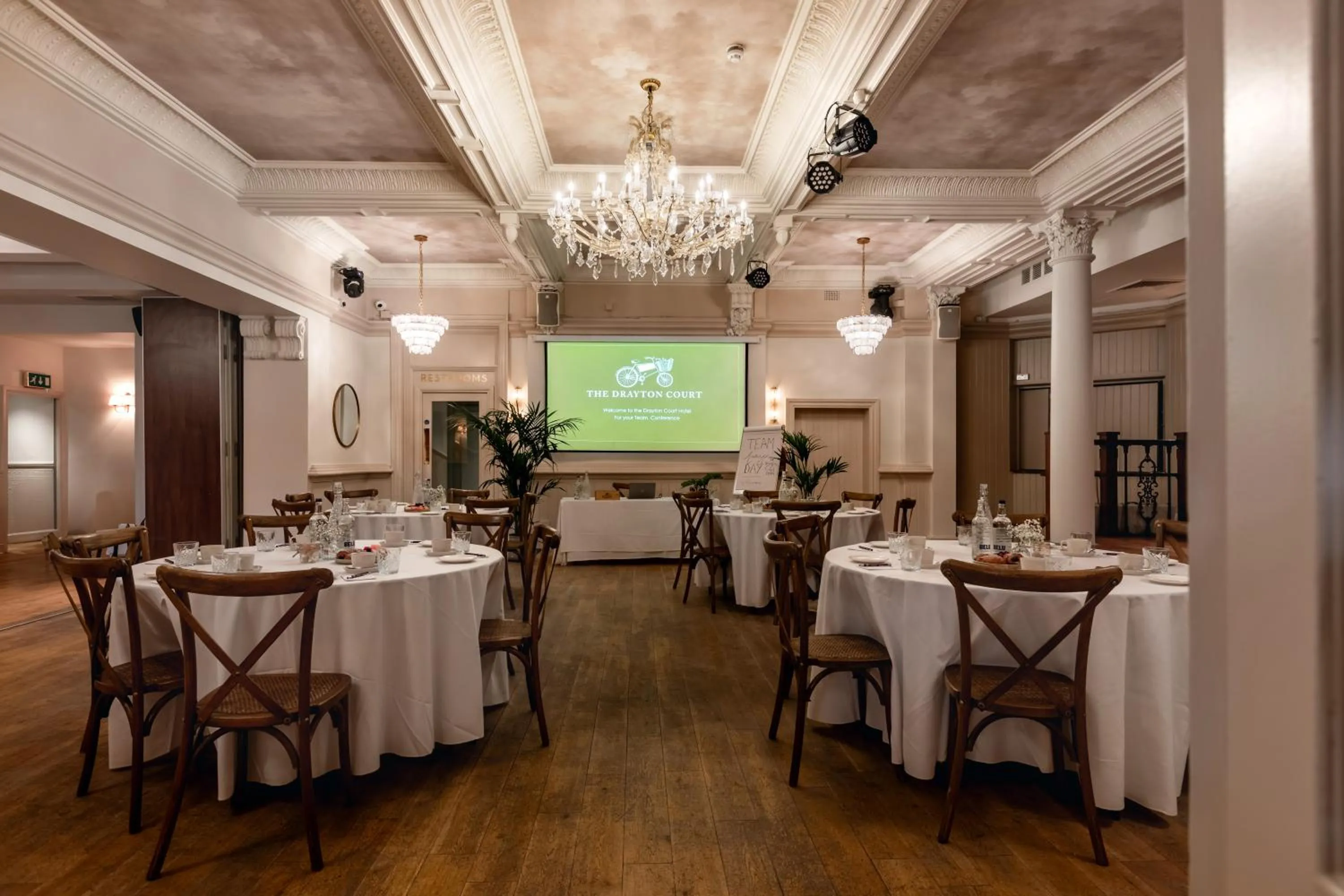 wedding in The Drayton Court Hotel