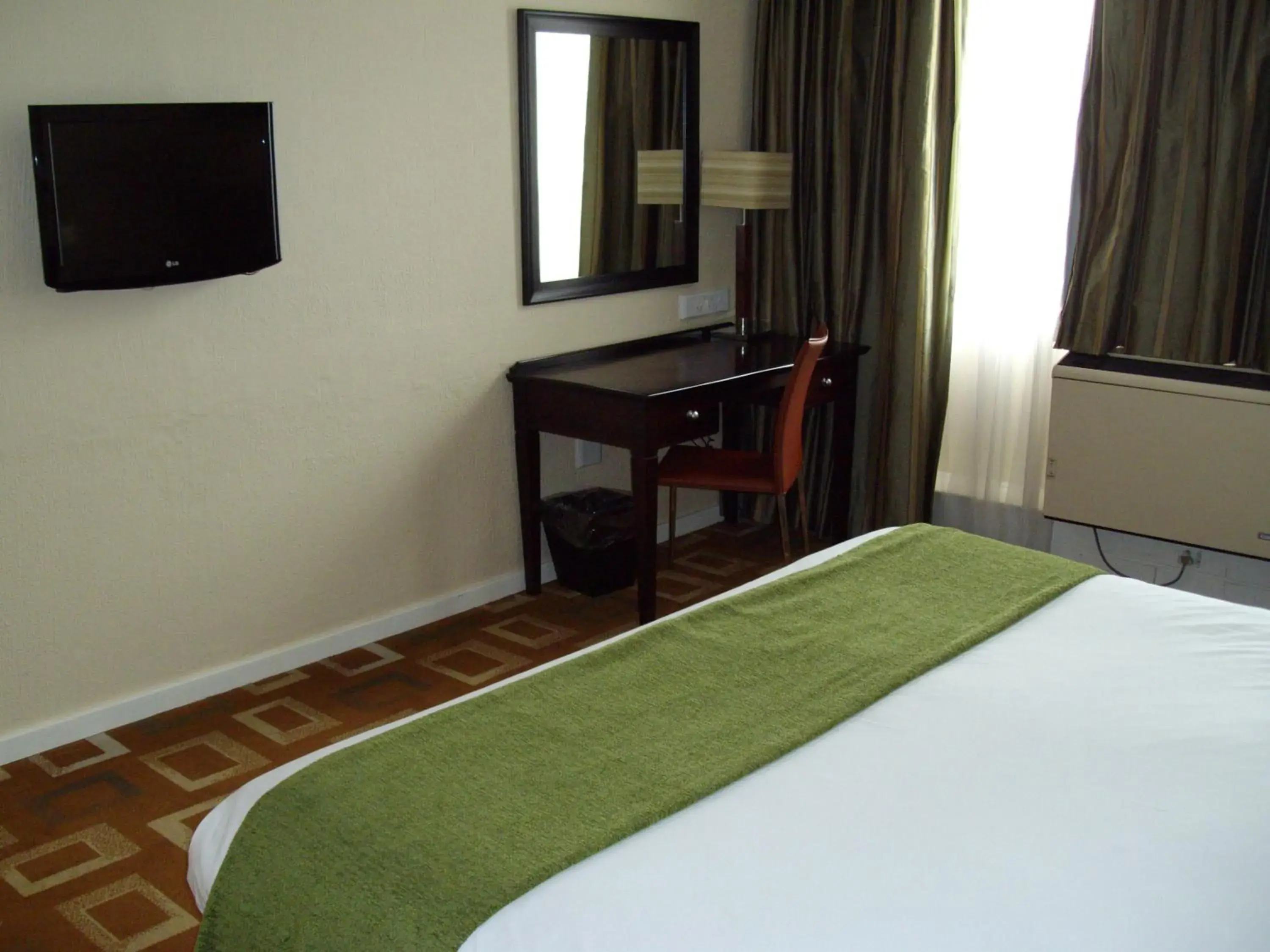 Superior Room King Bed Non-Smoking in Garden Court OR Tambo International Airport Superior Room King Bed Non-Smoking in Garden Court OR Tambo International Airport