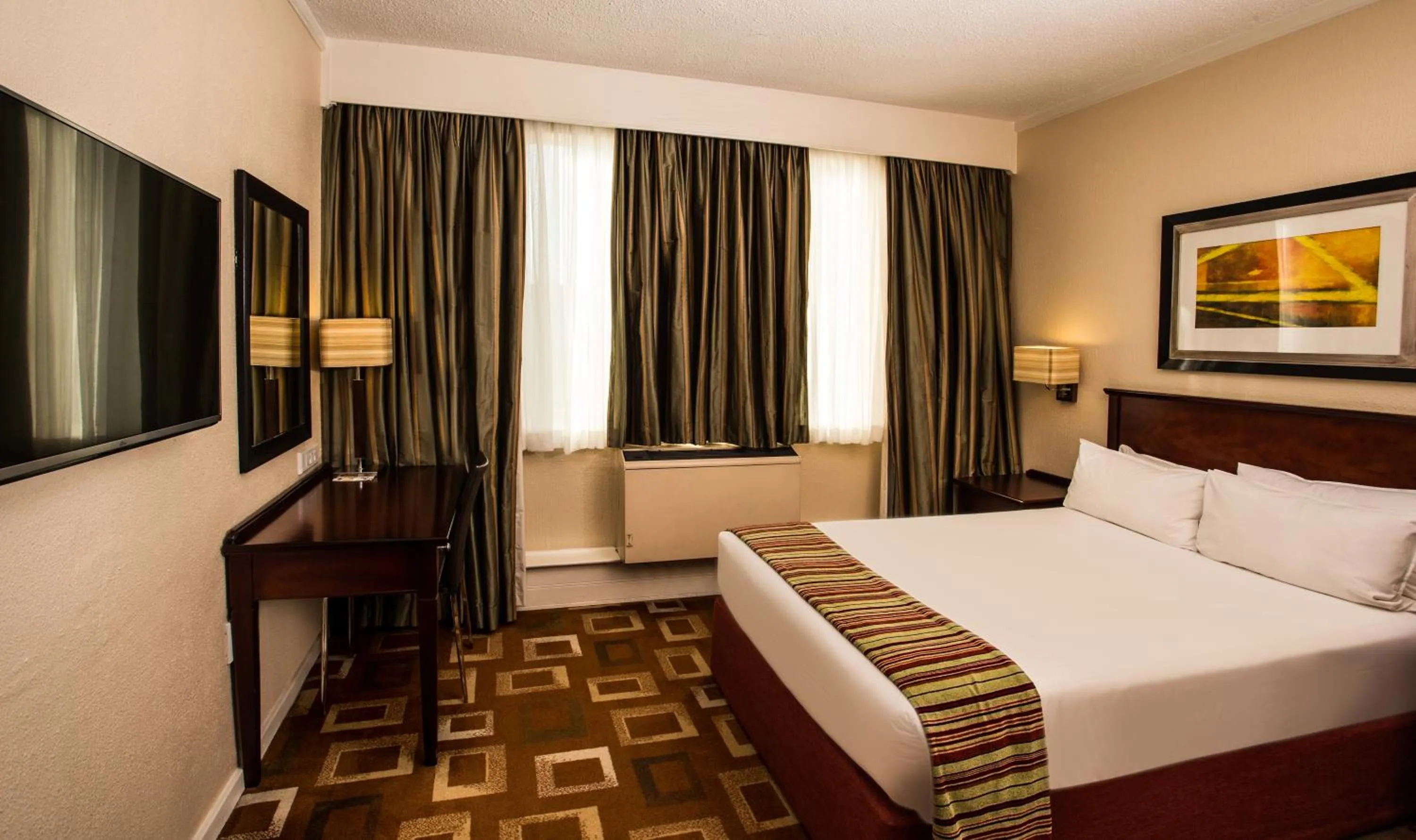 Bedroom, Bed in Garden Court OR Tambo International Airport