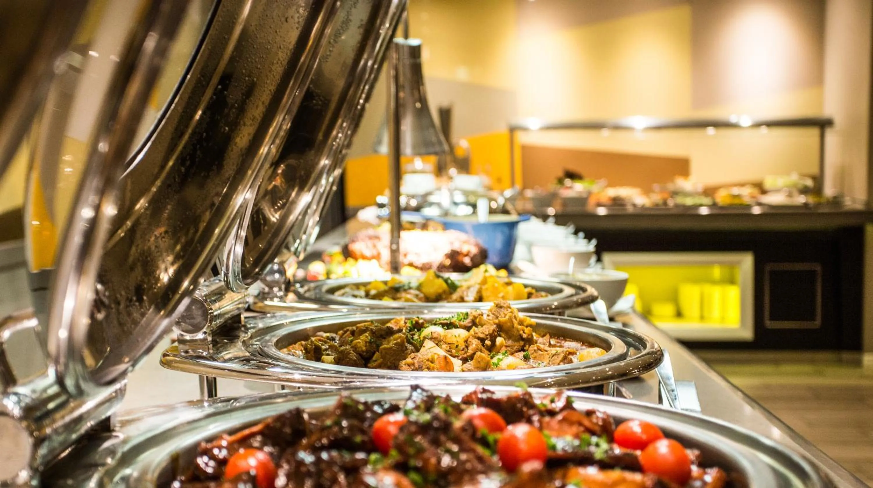 Restaurant/places to eat in Garden Court OR Tambo International Airport