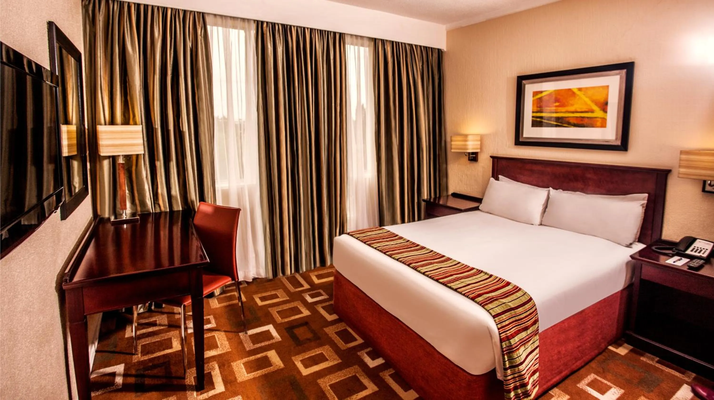 Photo of the whole room, Bed in Garden Court OR Tambo International Airport