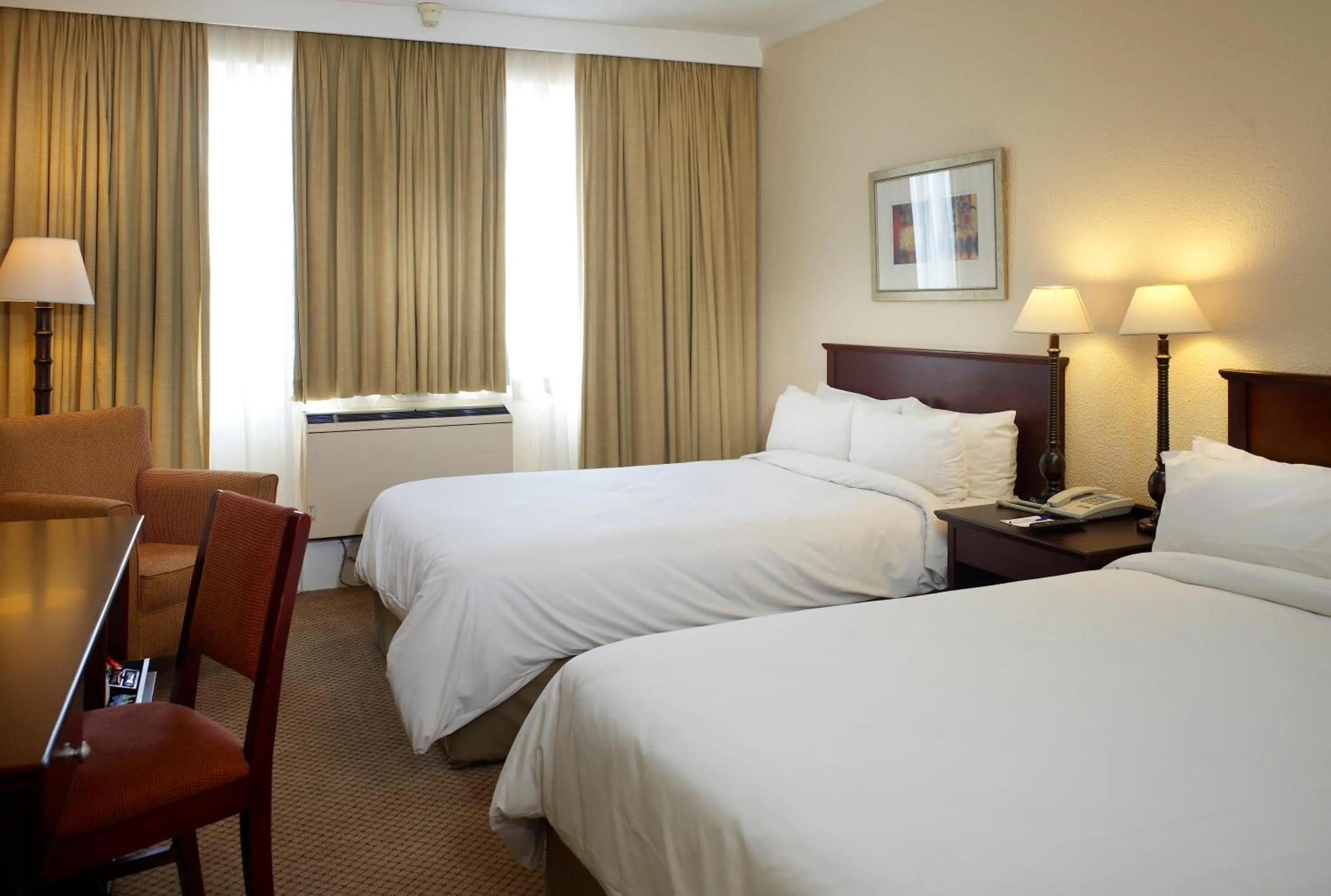 Photo of the whole room, Bed in Garden Court OR Tambo International Airport