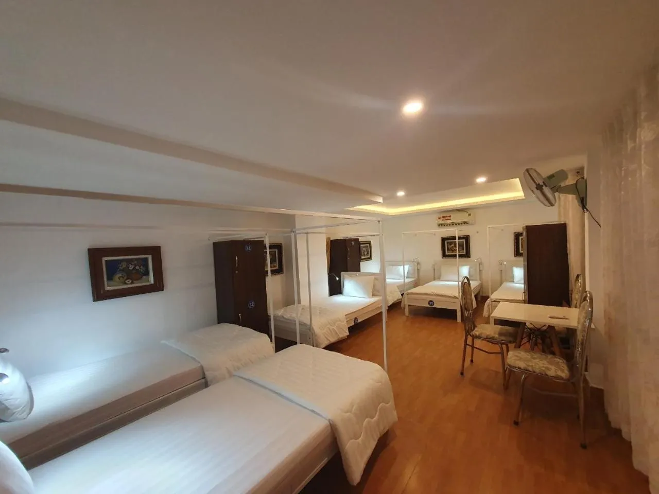 Bedroom, Bed in City Backpackers Hostel