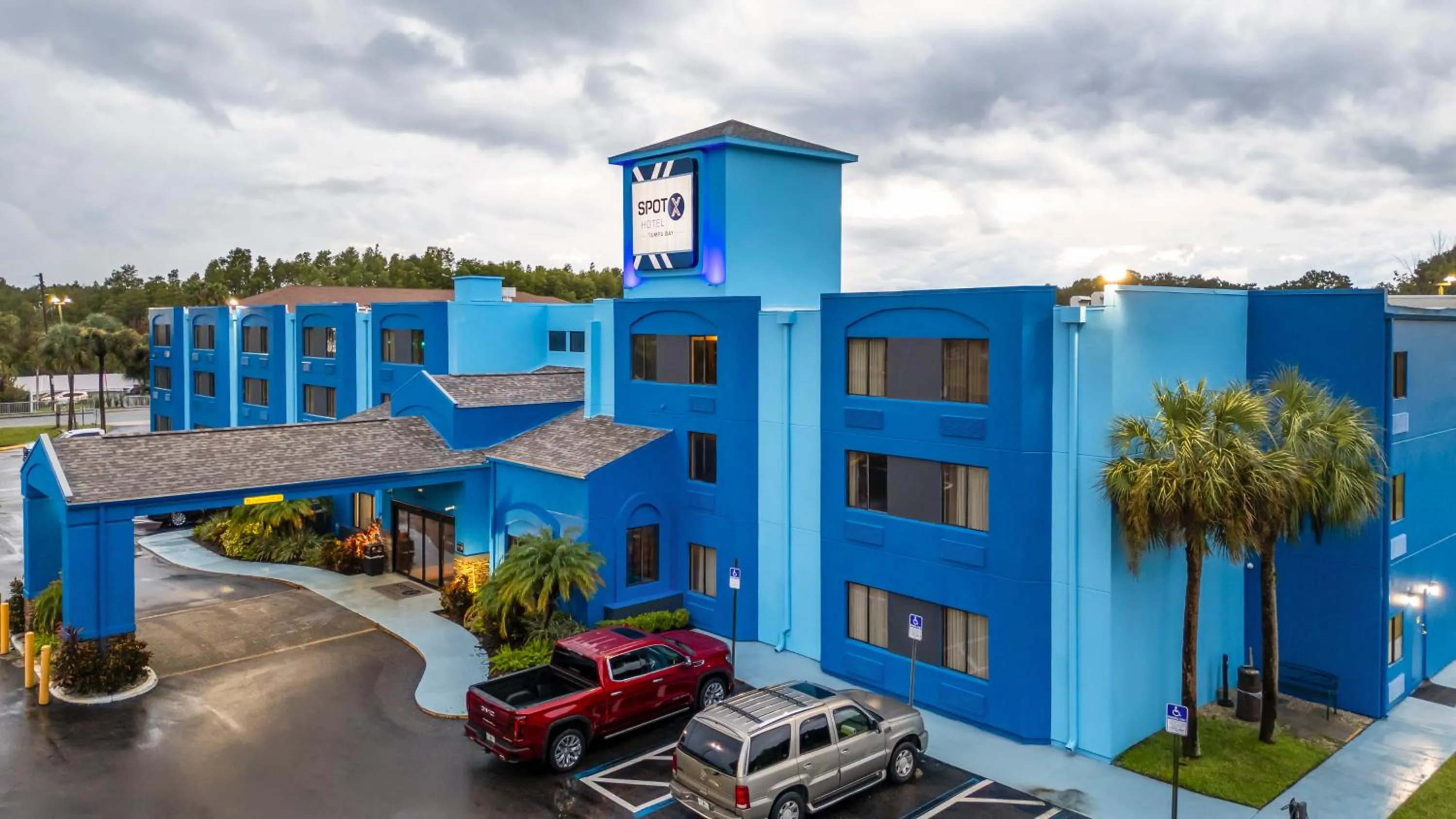 Property building in SPOT X Hotel Tampa - Wesley Chapel by The Red Collection