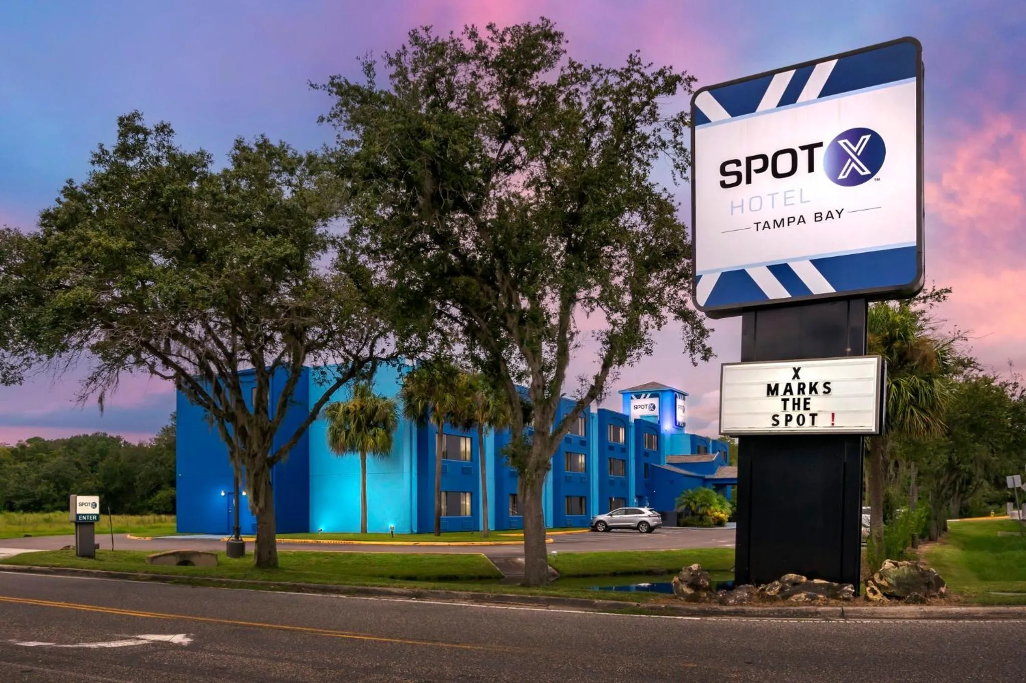 Property building in SPOT X Hotel Tampa - Wesley Chapel by The Red Collection