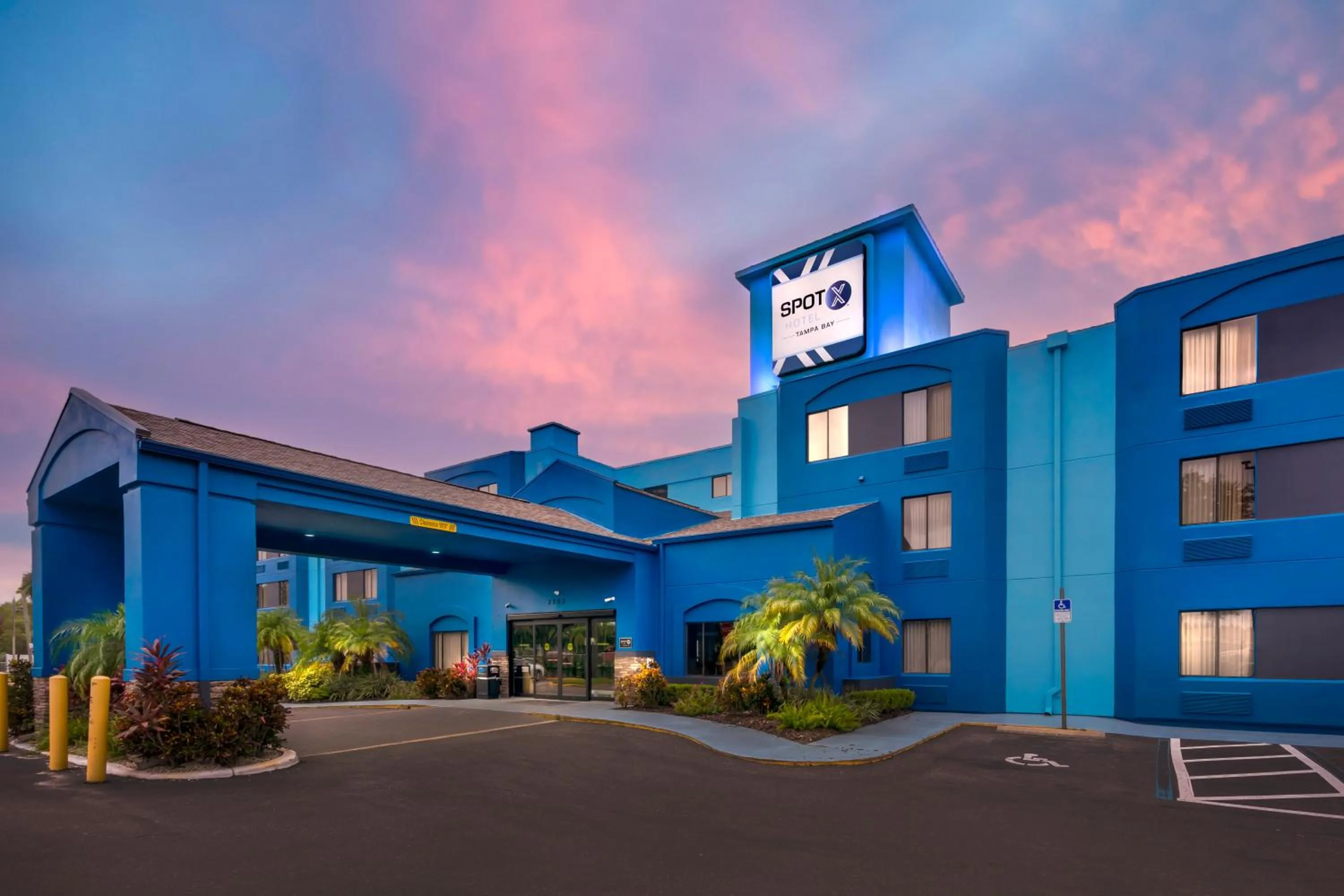 Property building in SPOT X Hotel Tampa - Wesley Chapel by The Red Collection