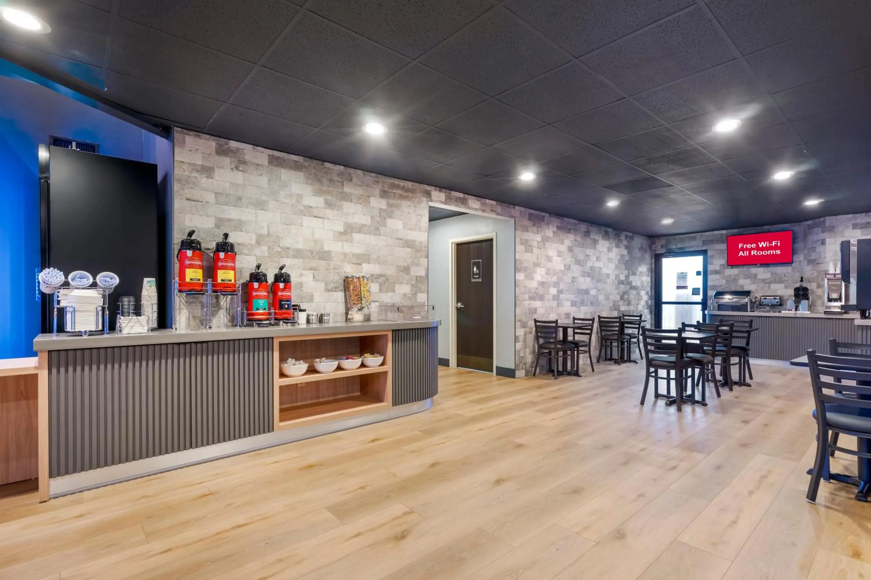 Coffee/tea facilities in SPOT X Hotel Tampa - Wesley Chapel by The Red Collection