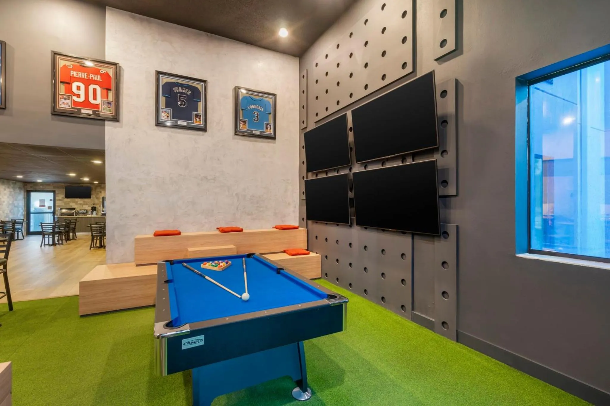 Lounge or bar in SPOT X Hotel Tampa - Wesley Chapel by The Red Collection