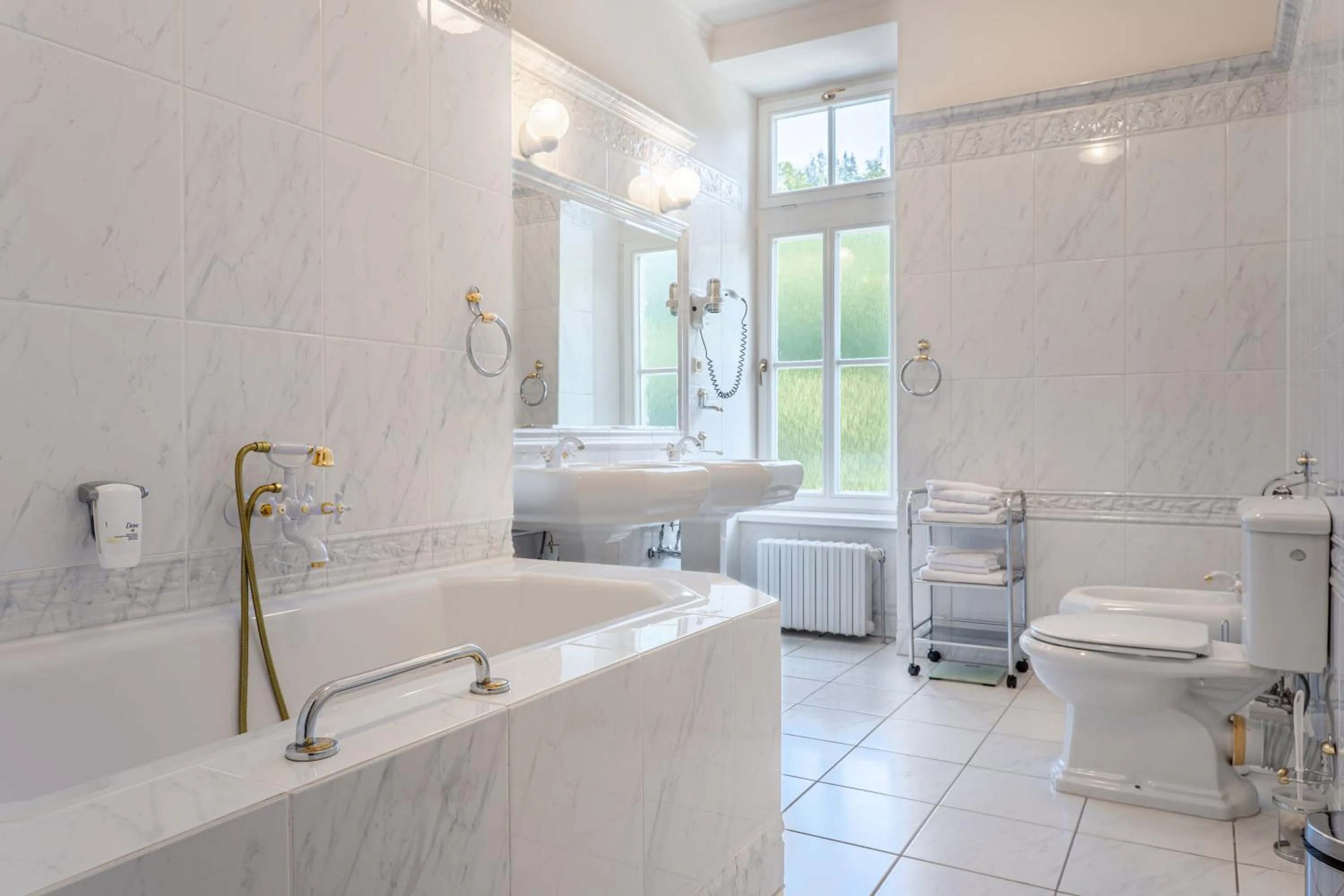 Shower in Hotel Radium Palace