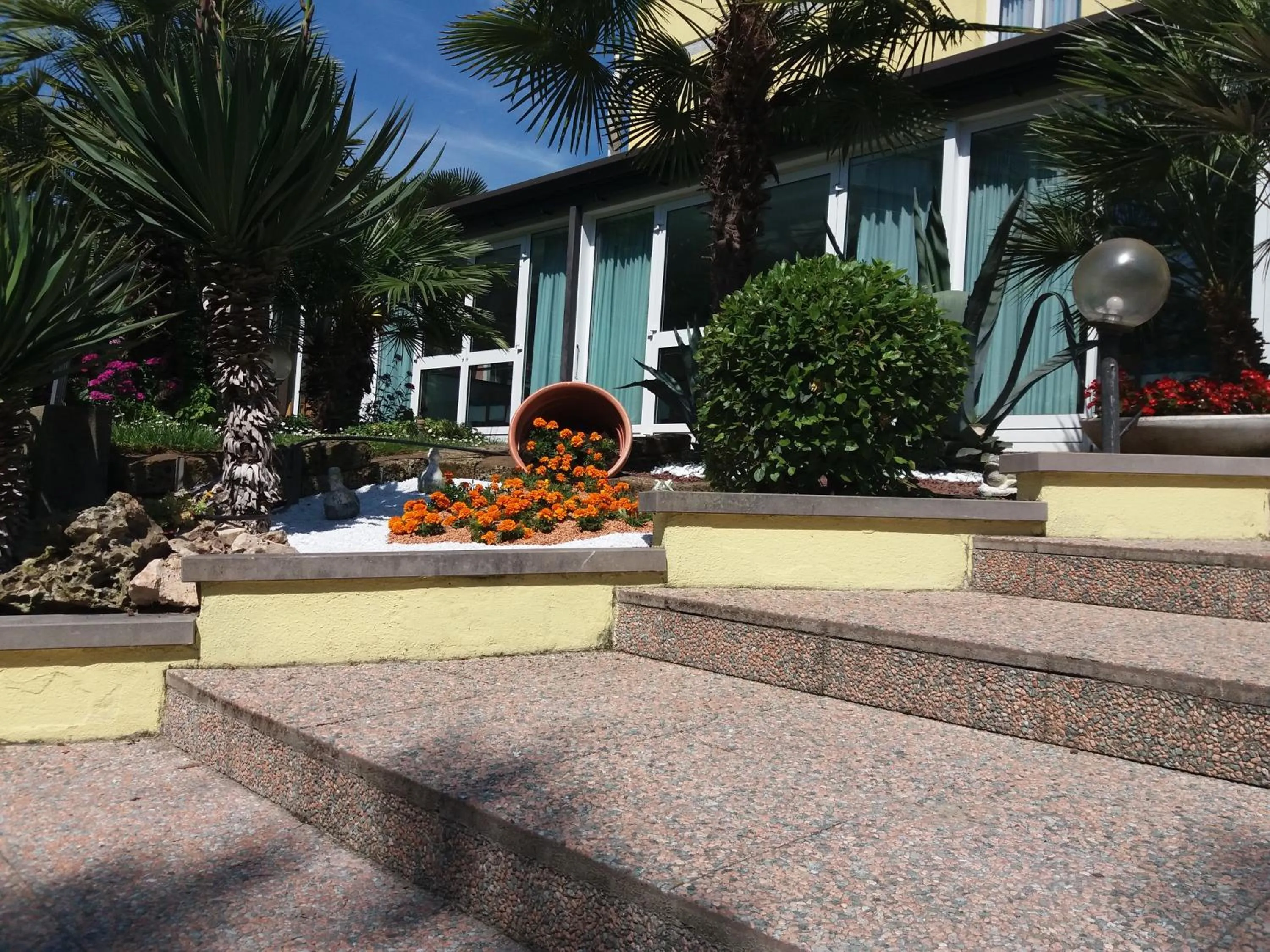 Garden in Hotel Ai Pini