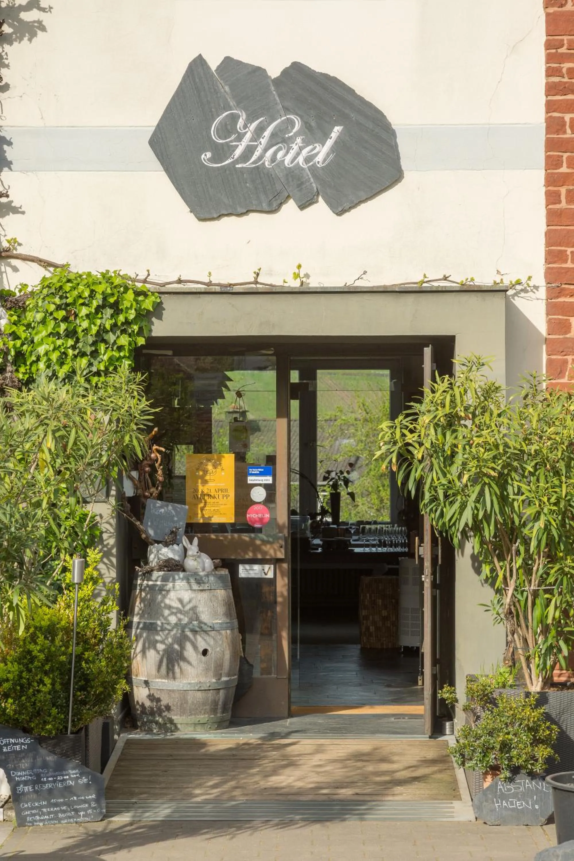 Facade/entrance in Weinhotel Ayler Kupp