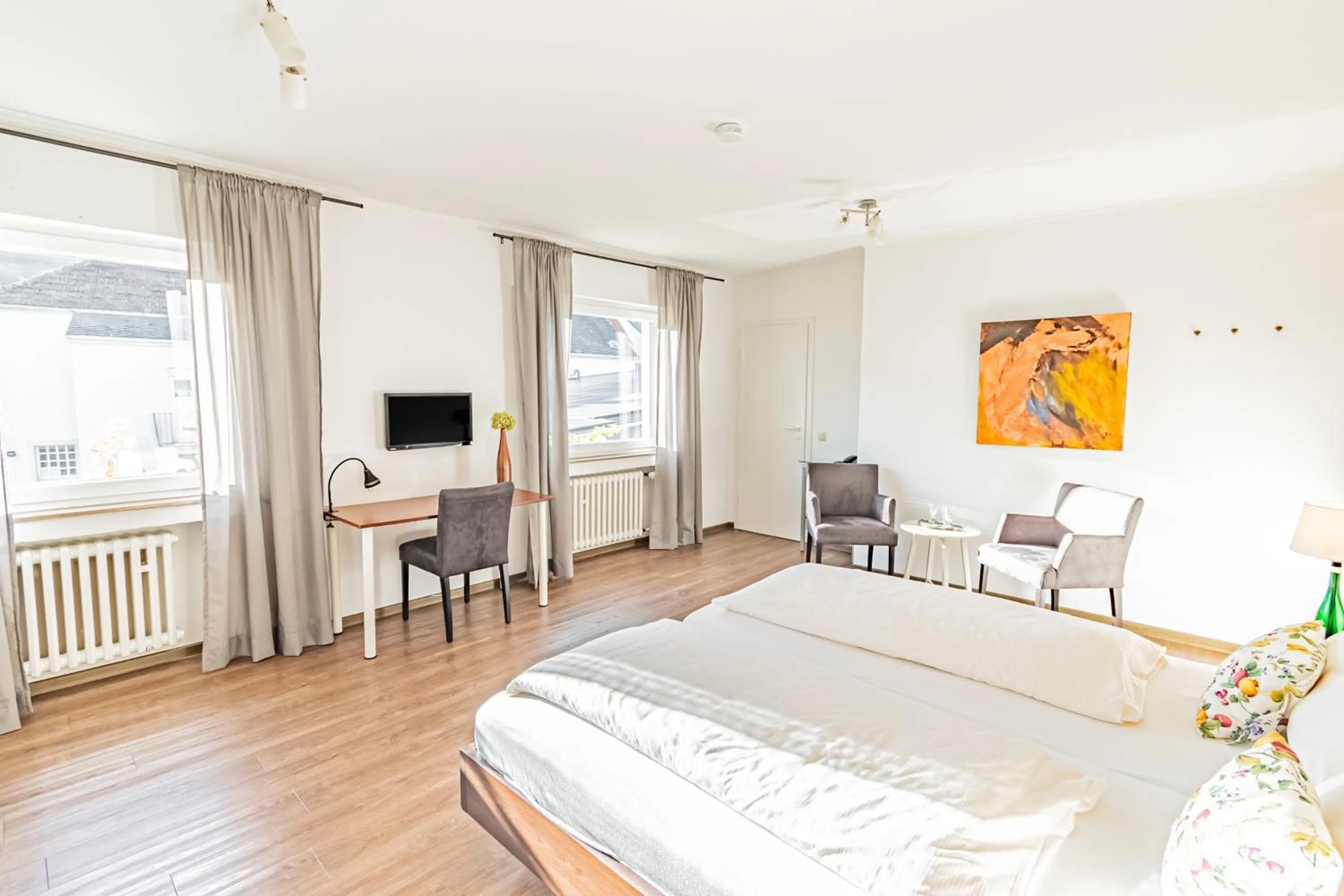 Photo of the whole room, Bed in Weinhotel Ayler Kupp