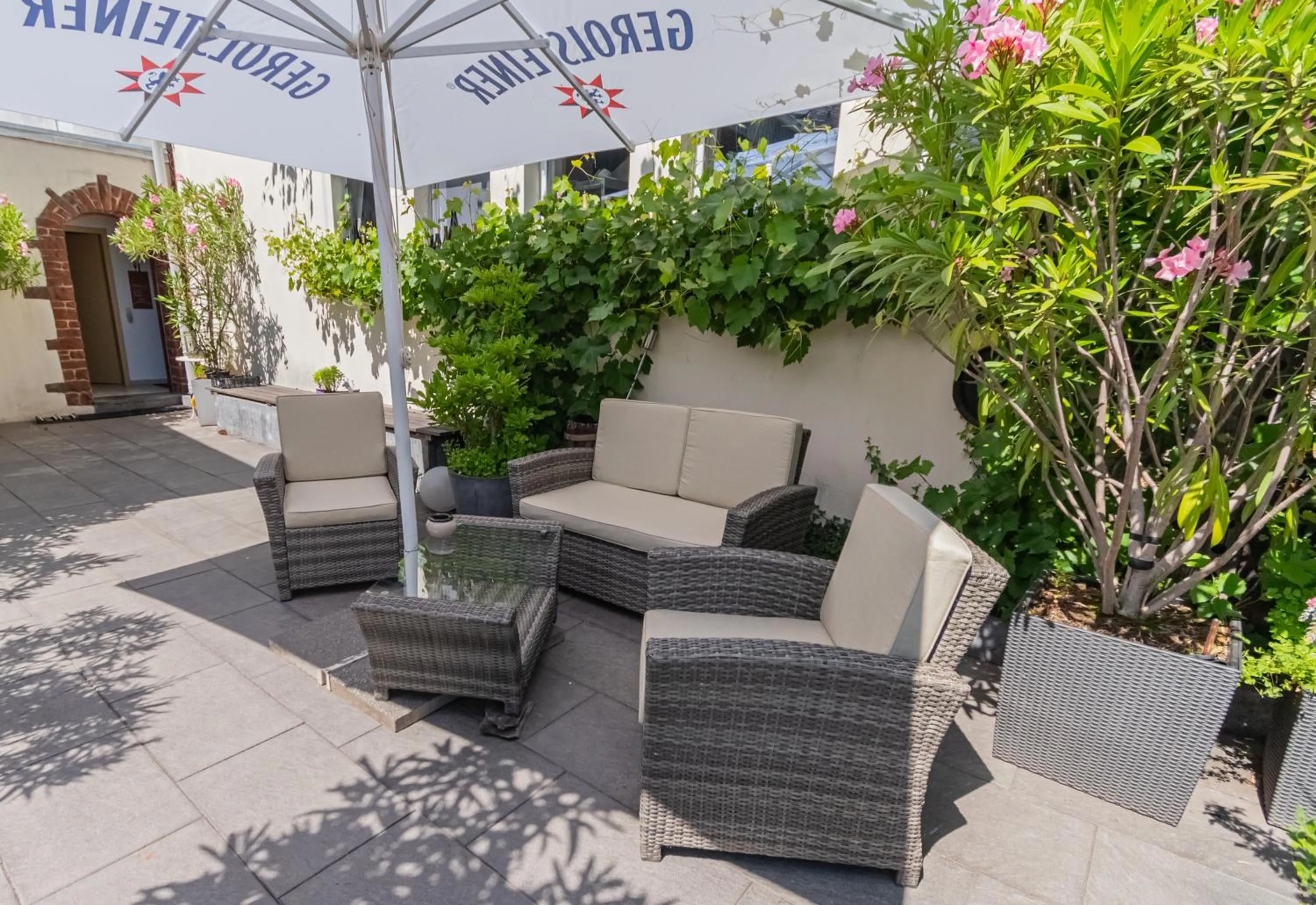 Patio in Weinhotel Ayler Kupp