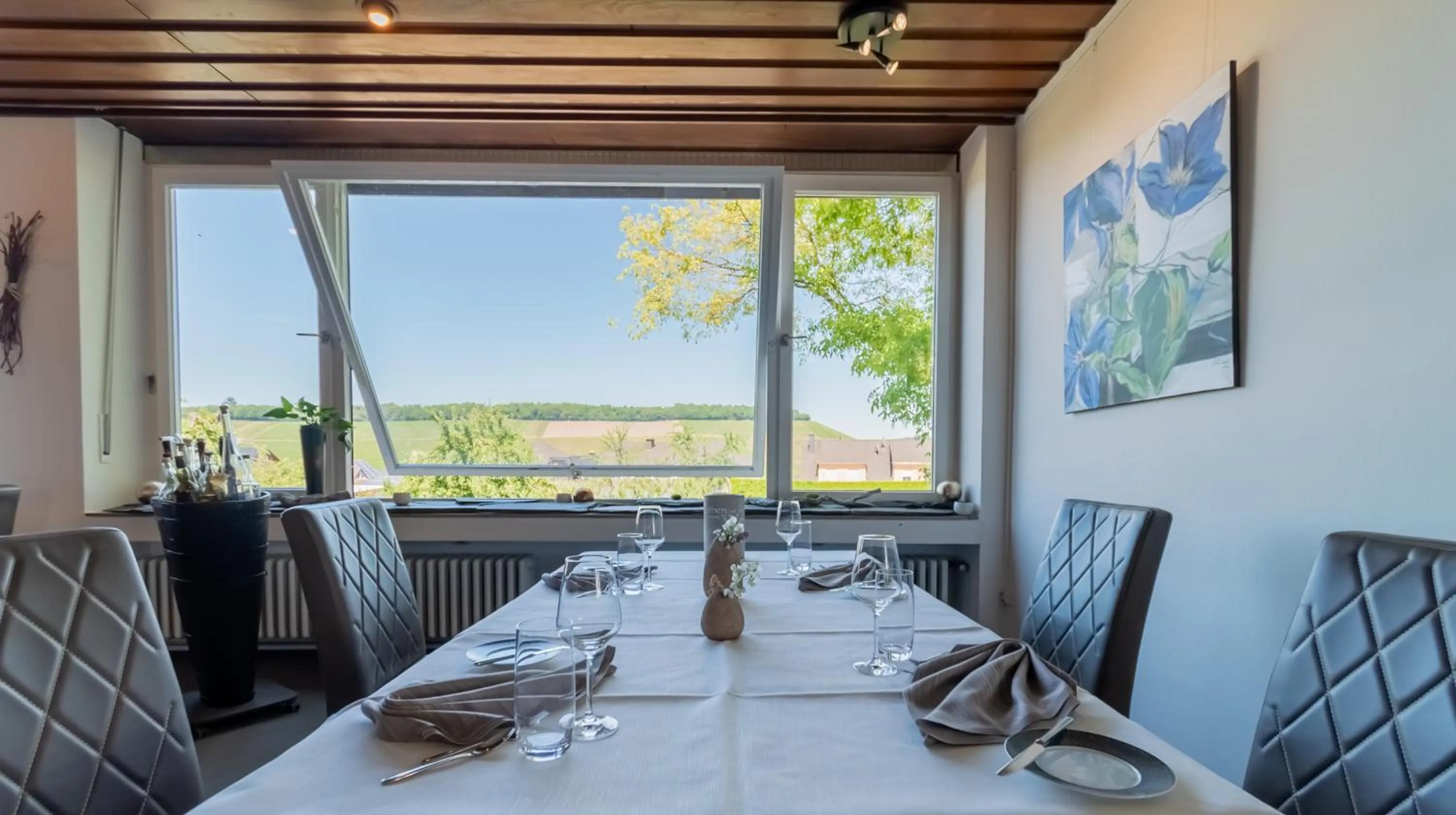 Restaurant/places to eat in Weinhotel Ayler Kupp