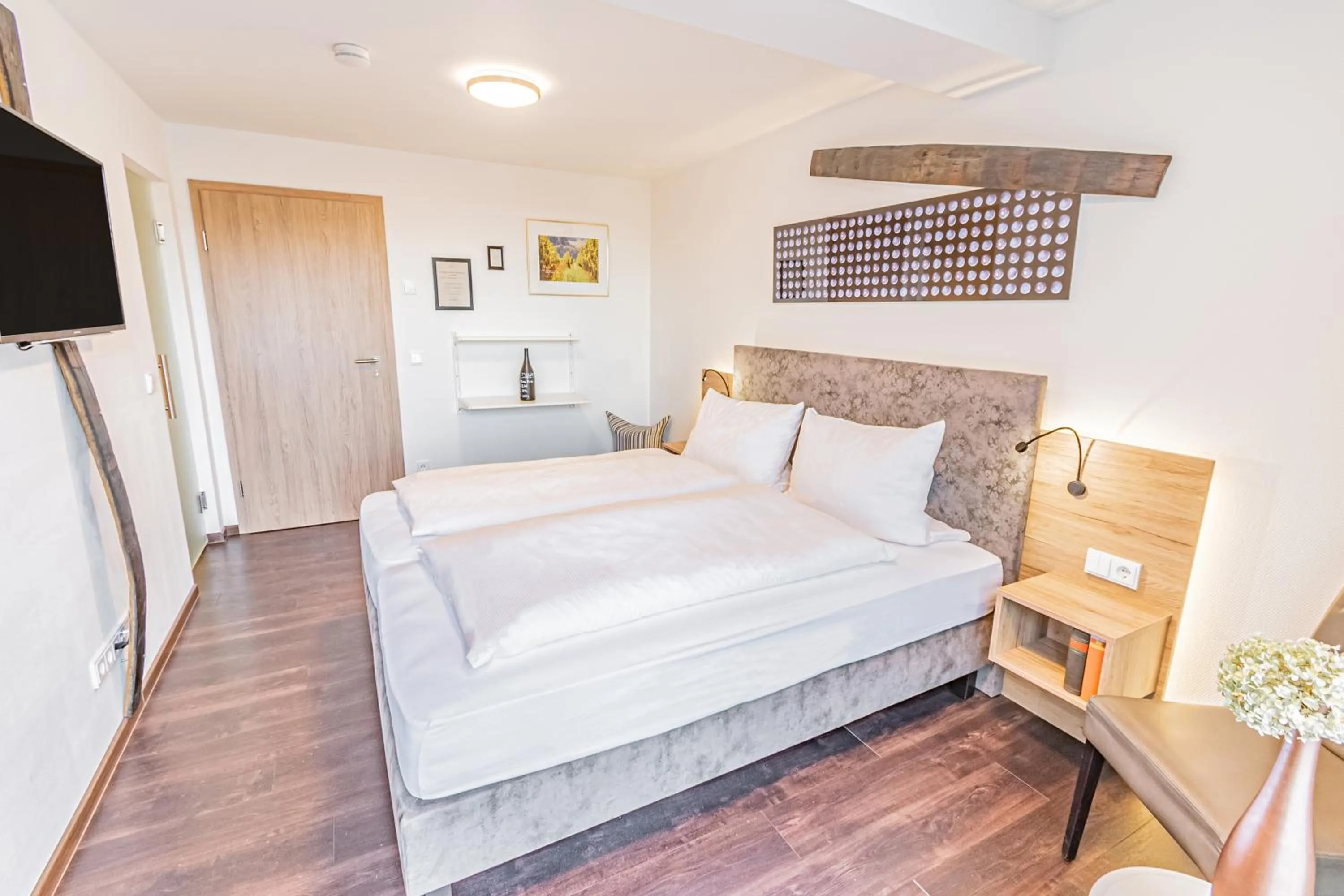 Bed in Weinhotel Ayler Kupp