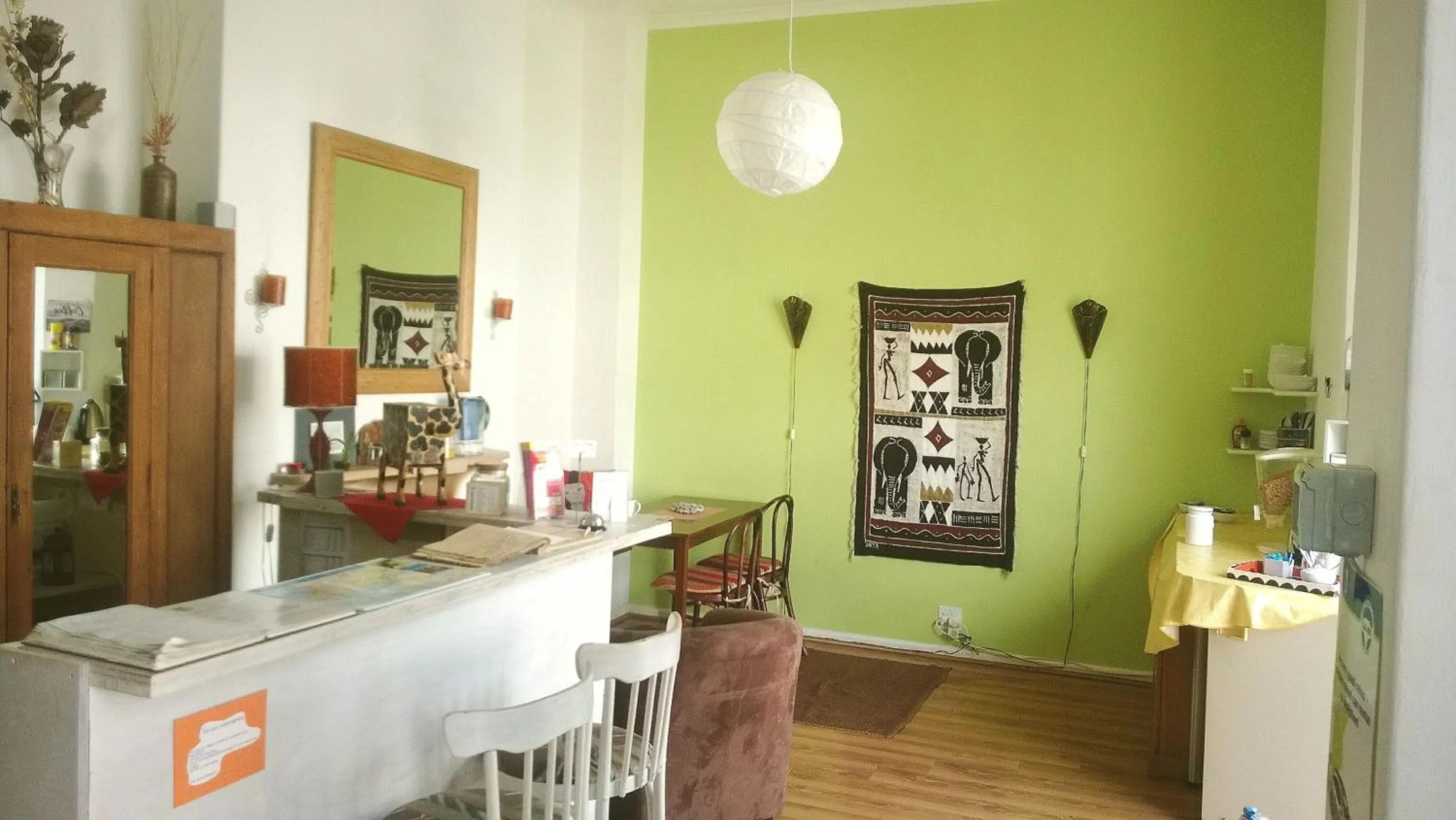 Restaurant/places to eat in House on the Hill