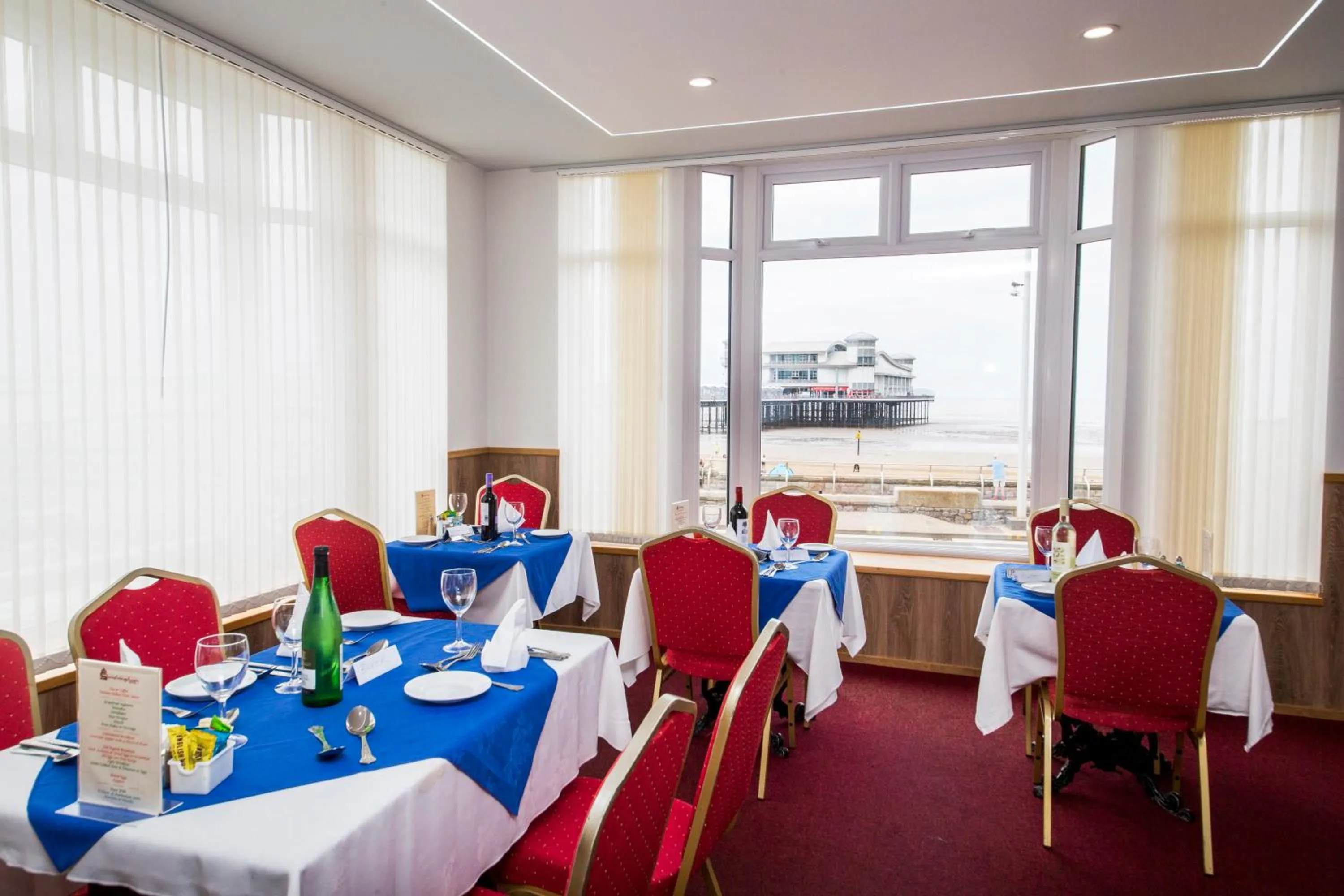 Restaurant/places to eat in The Sandringham Hotel