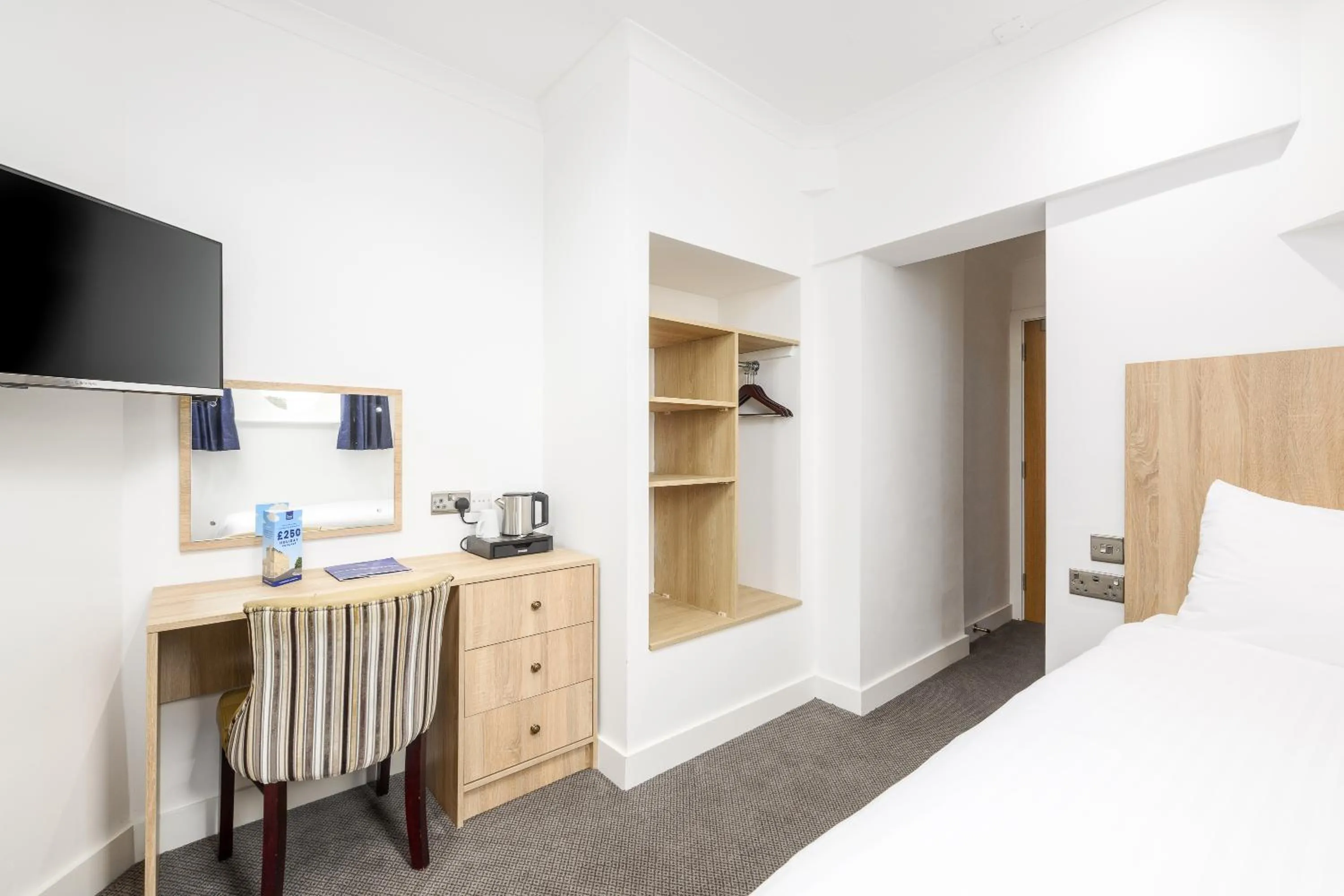 Bed in The Sandringham Hotel