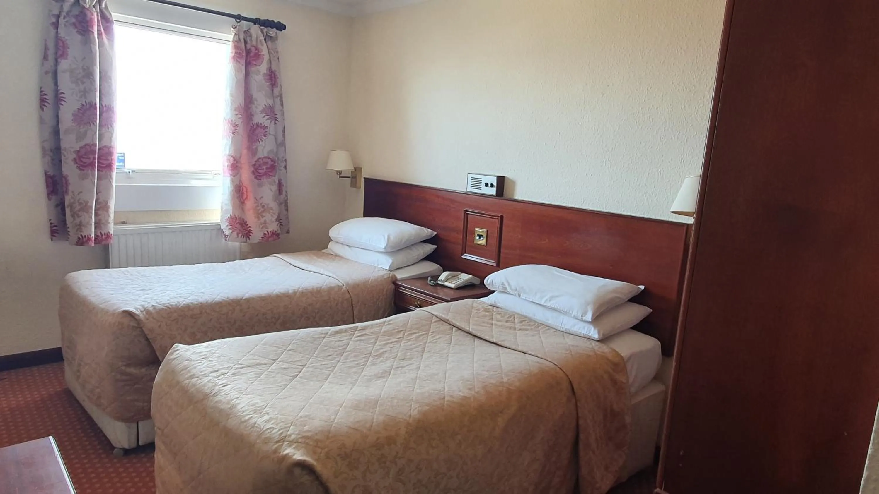 Twin Room in The Sandringham Hotel