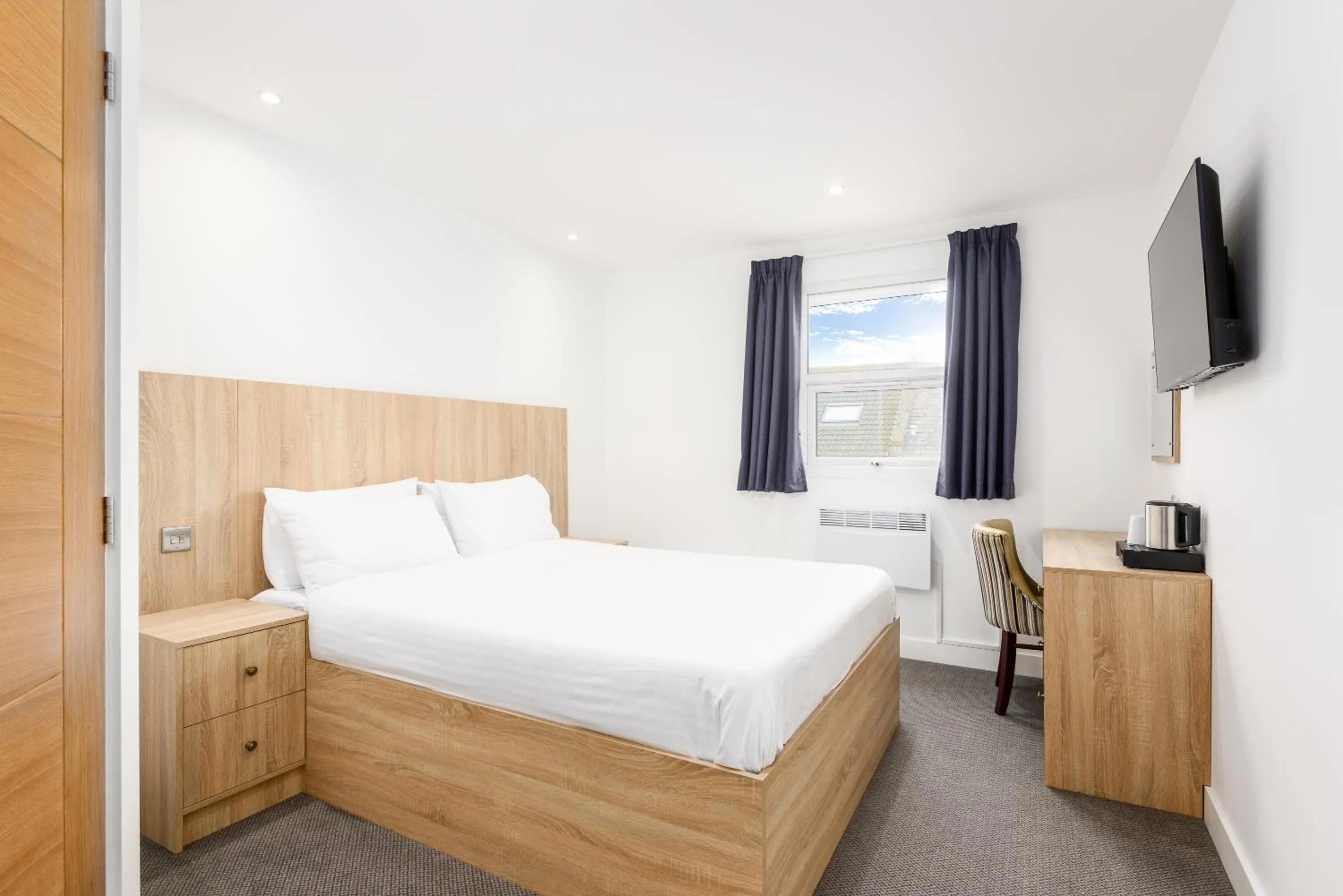 Bedroom, Bed in The Sandringham Hotel