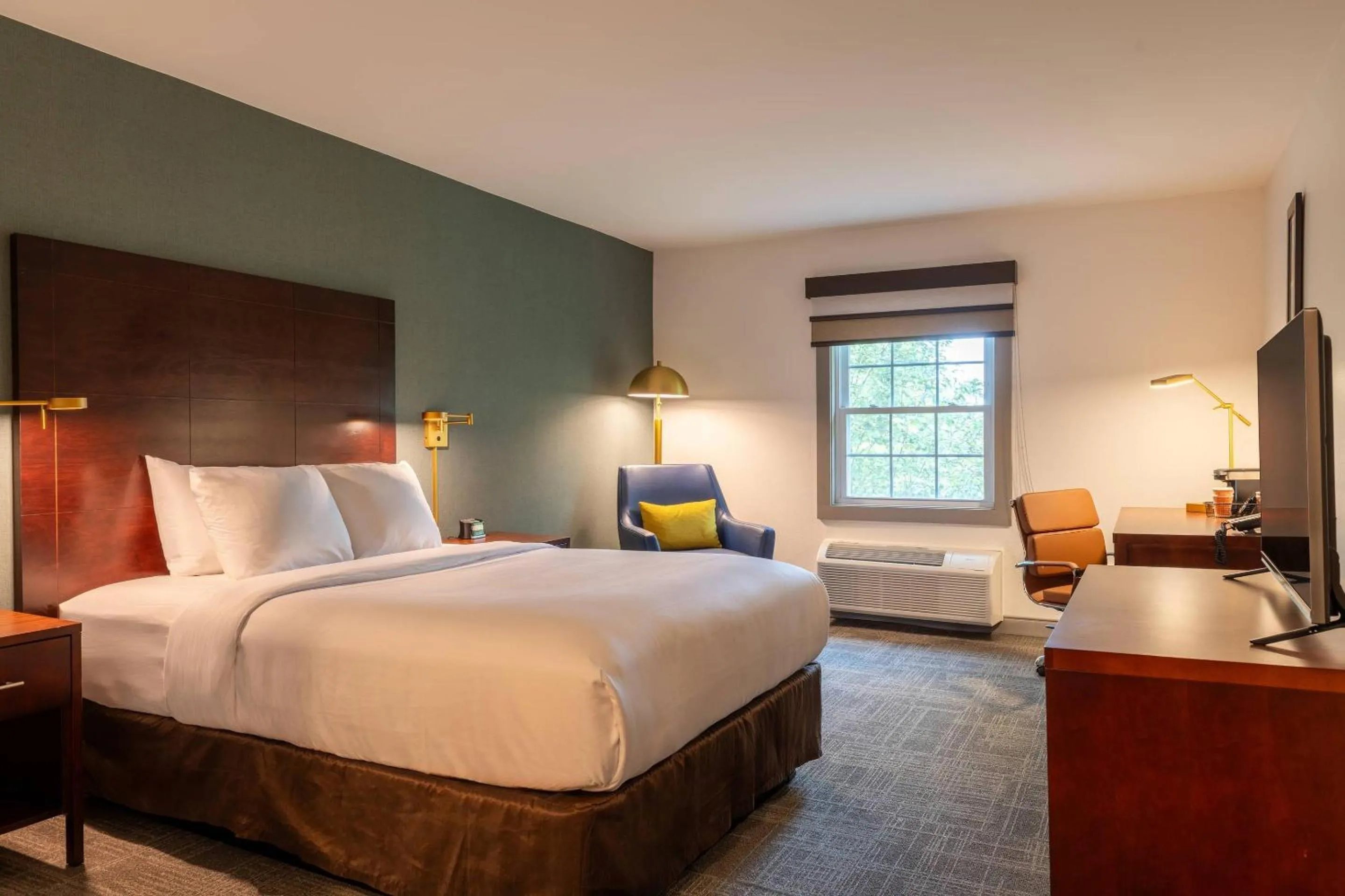 Bedroom, Bed in Comfort Inn Rockland - Boston