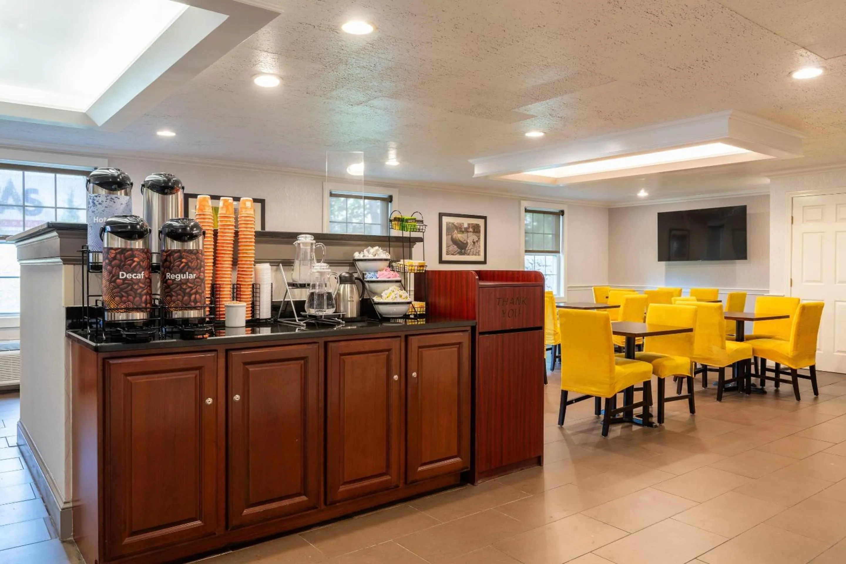 Breakfast in Comfort Inn Rockland - Boston