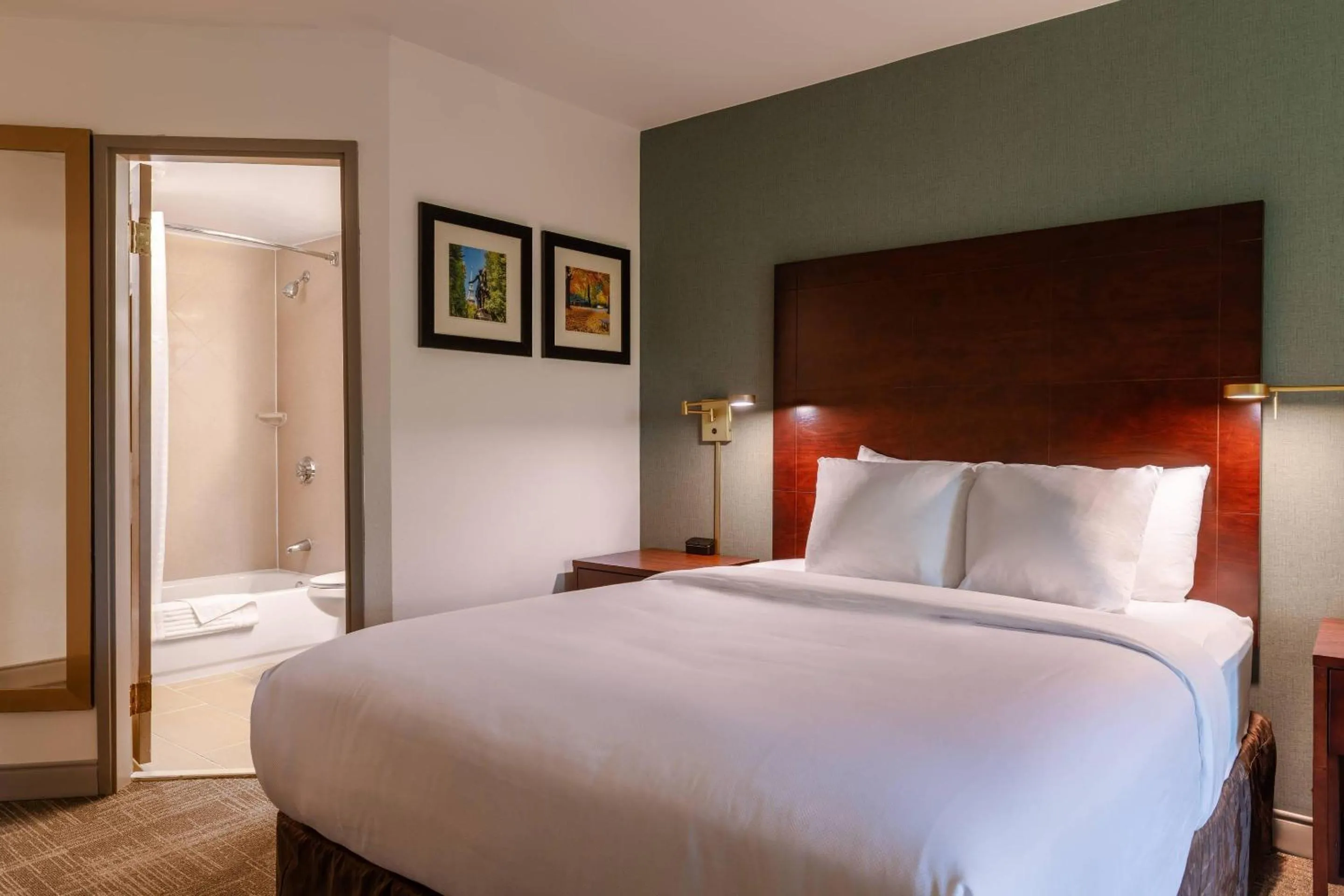 Bedroom, Bed in Comfort Inn Rockland - Boston