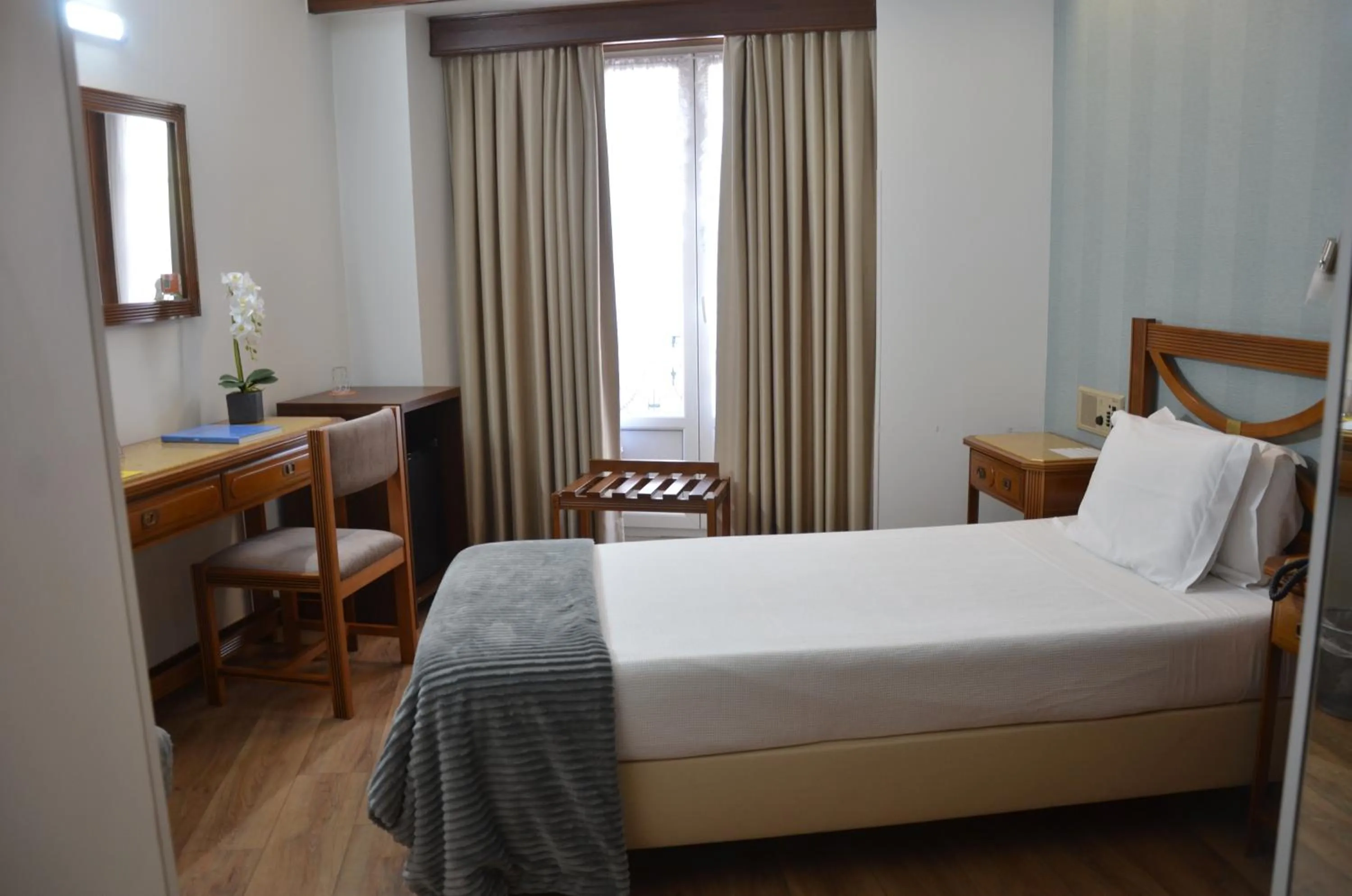 Bedroom, Bed in Hotel Dona Sofia