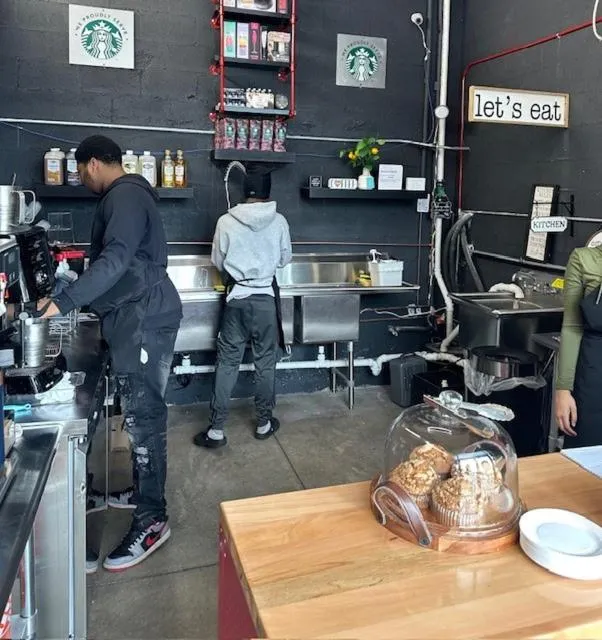 Restaurant/places to eat in Quality Hotel & Suites At The Falls