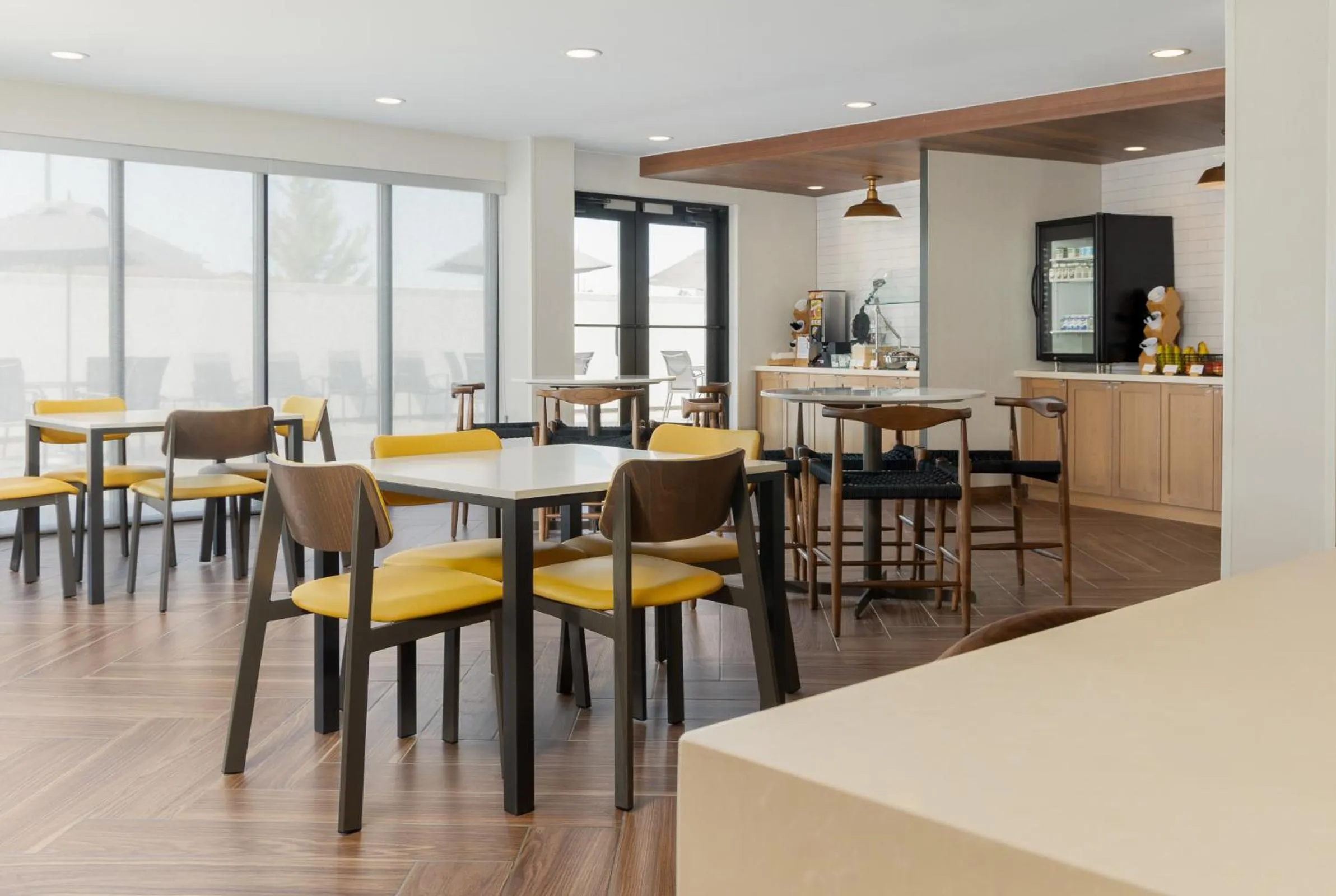 Dining area in Fairfield by Marriott Inn & Suites Spokane Airport