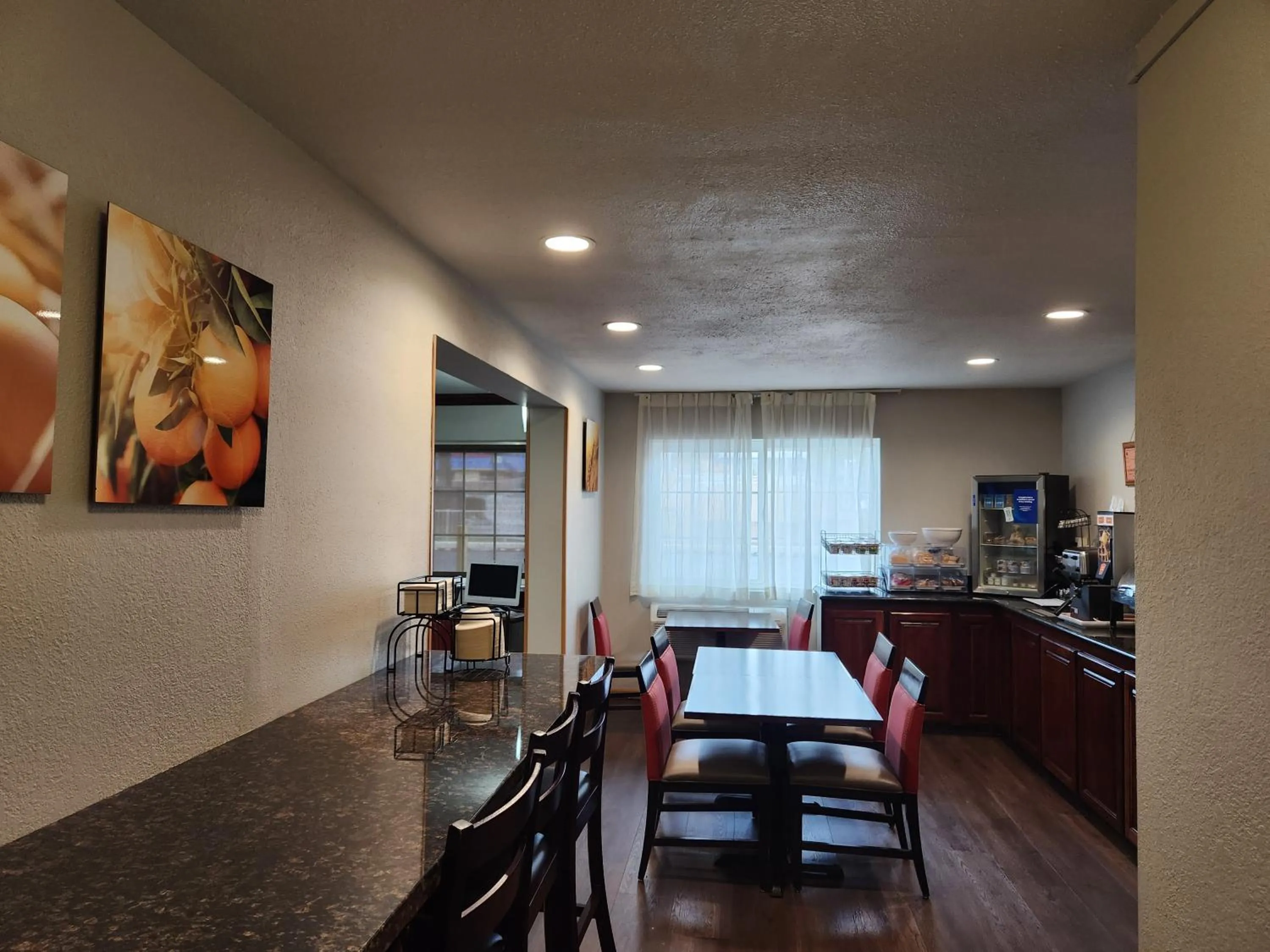 Dining area in Comfort Inn Yreka I-5