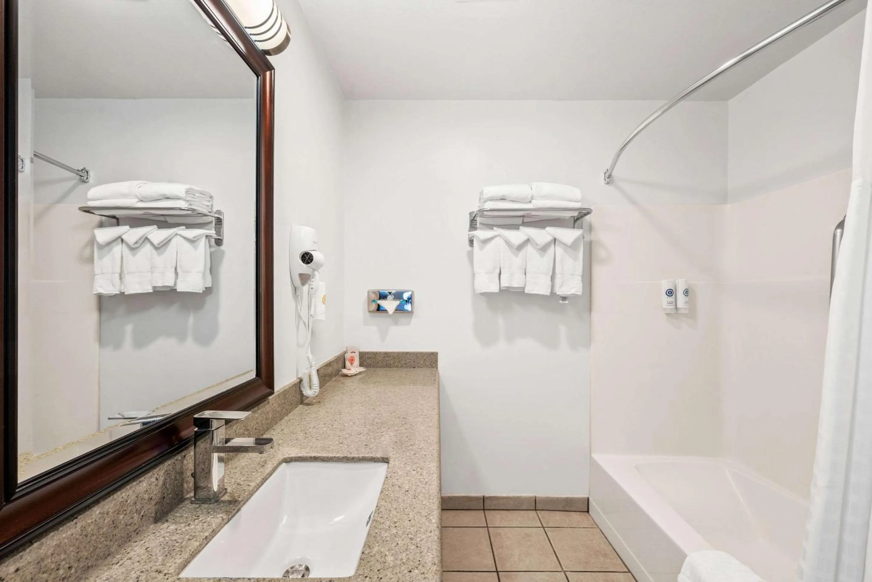 Bedroom in Comfort Inn Yreka I-5