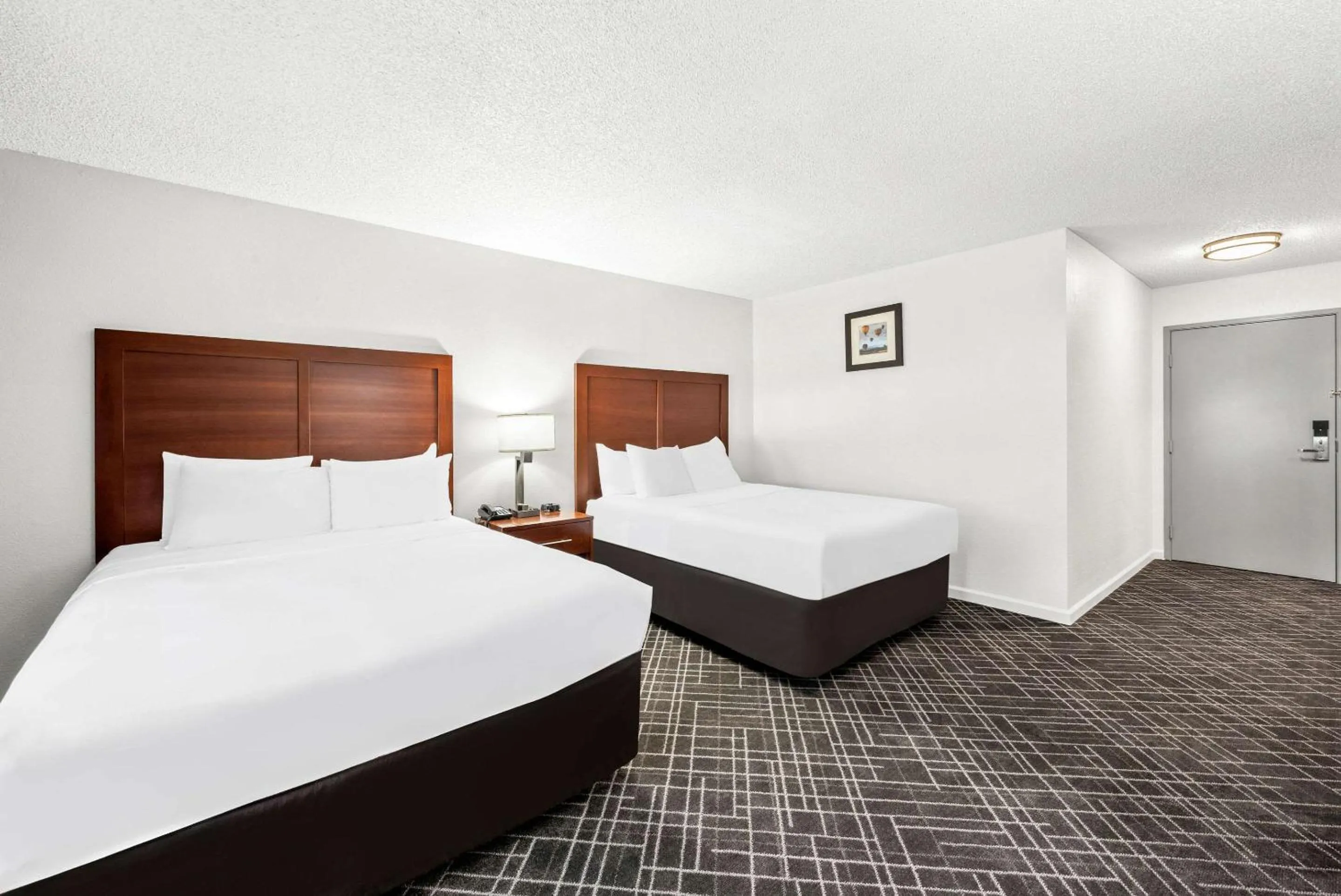 Bed in Comfort Inn Yreka I-5
