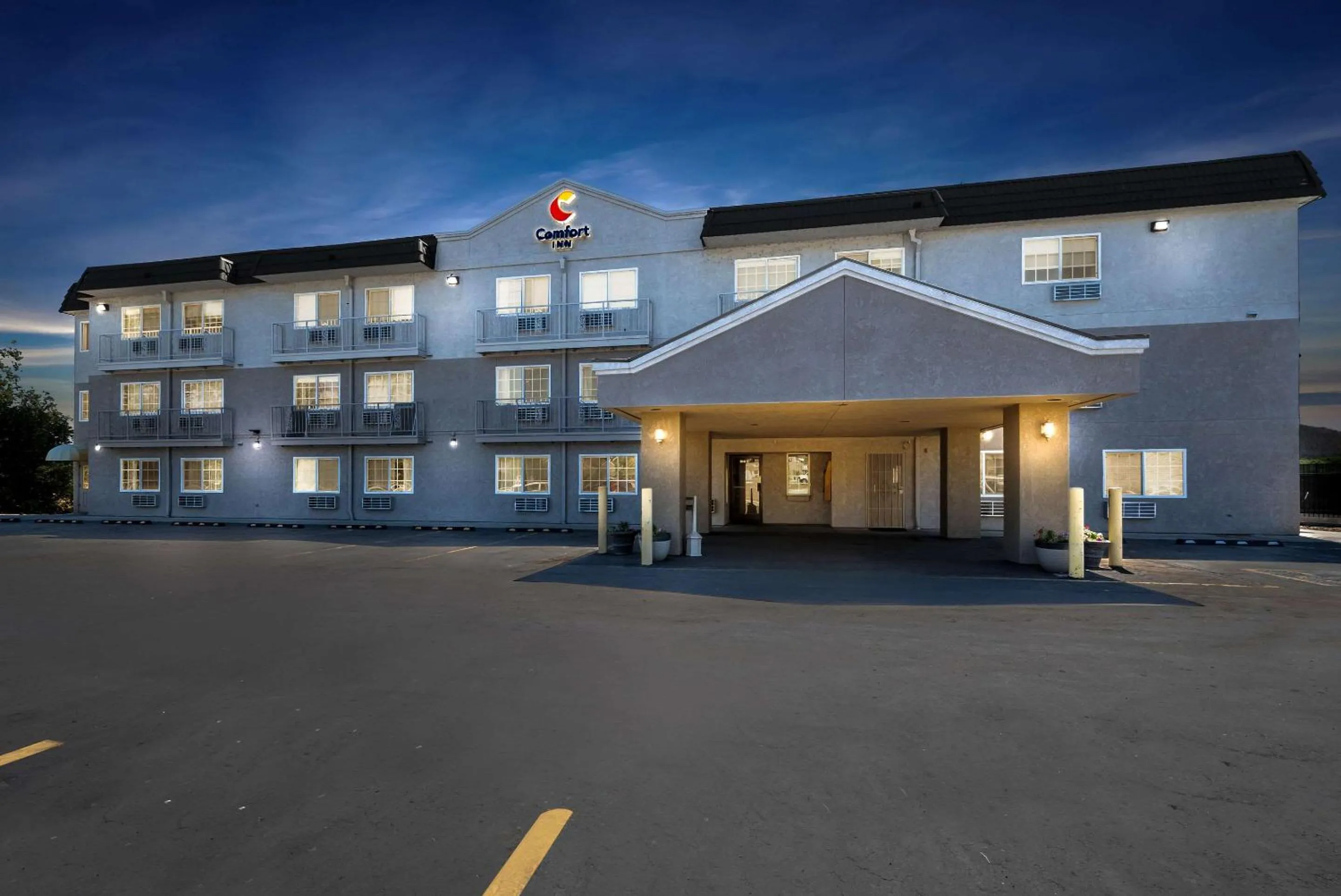 Property building in Comfort Inn Yreka I-5