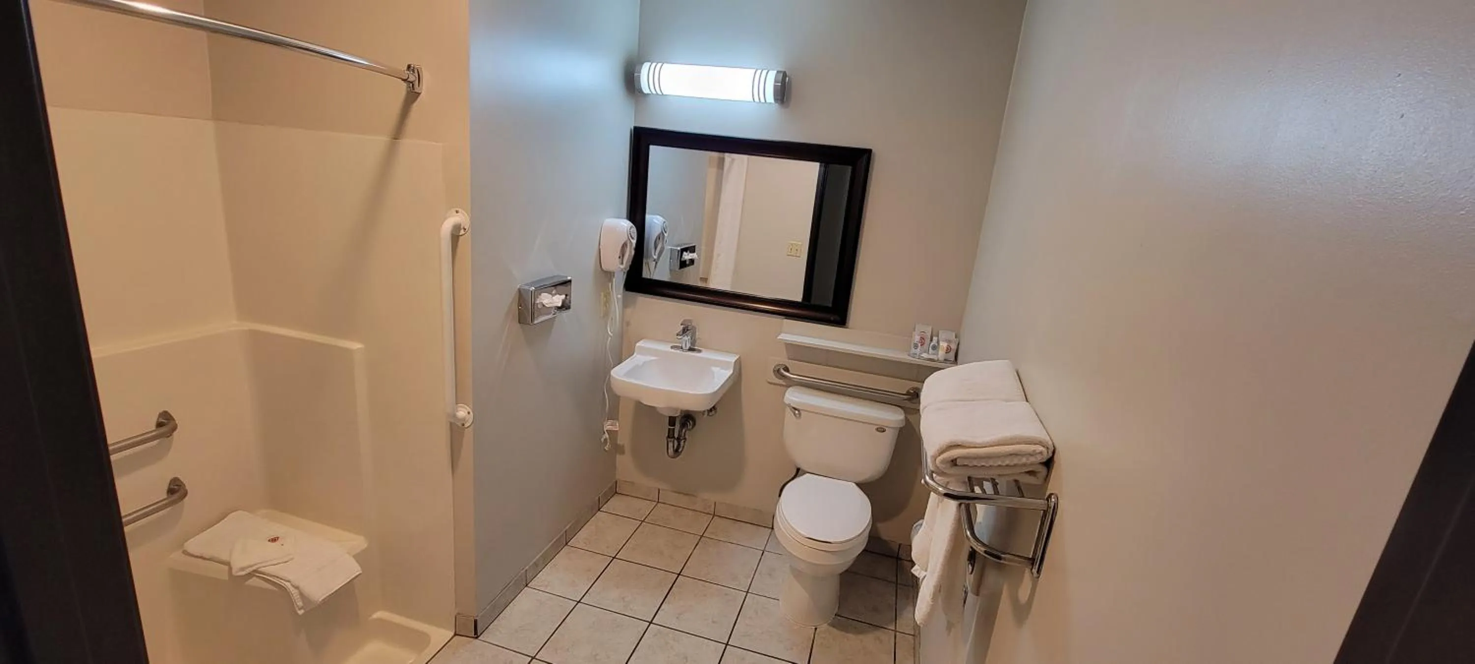 Bathroom in Comfort Inn Yreka I-5