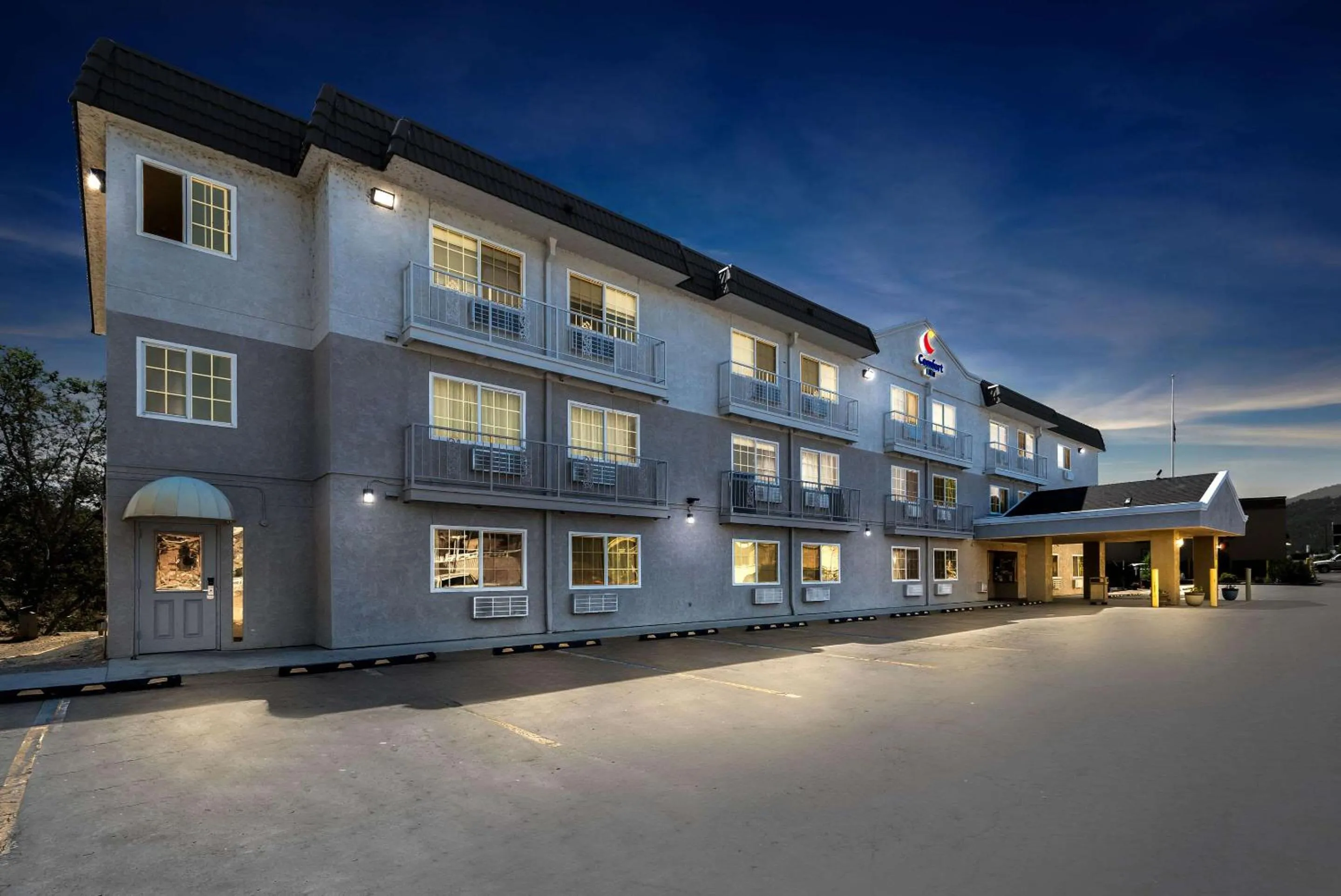 Property building in Comfort Inn Yreka I-5