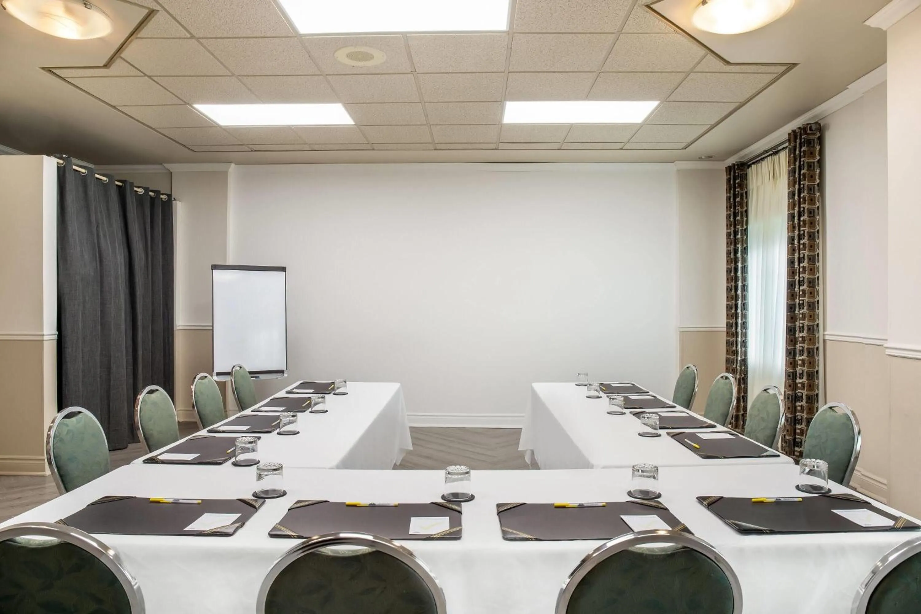 Meeting/conference room in Days Inn by Wyndham Berthierville