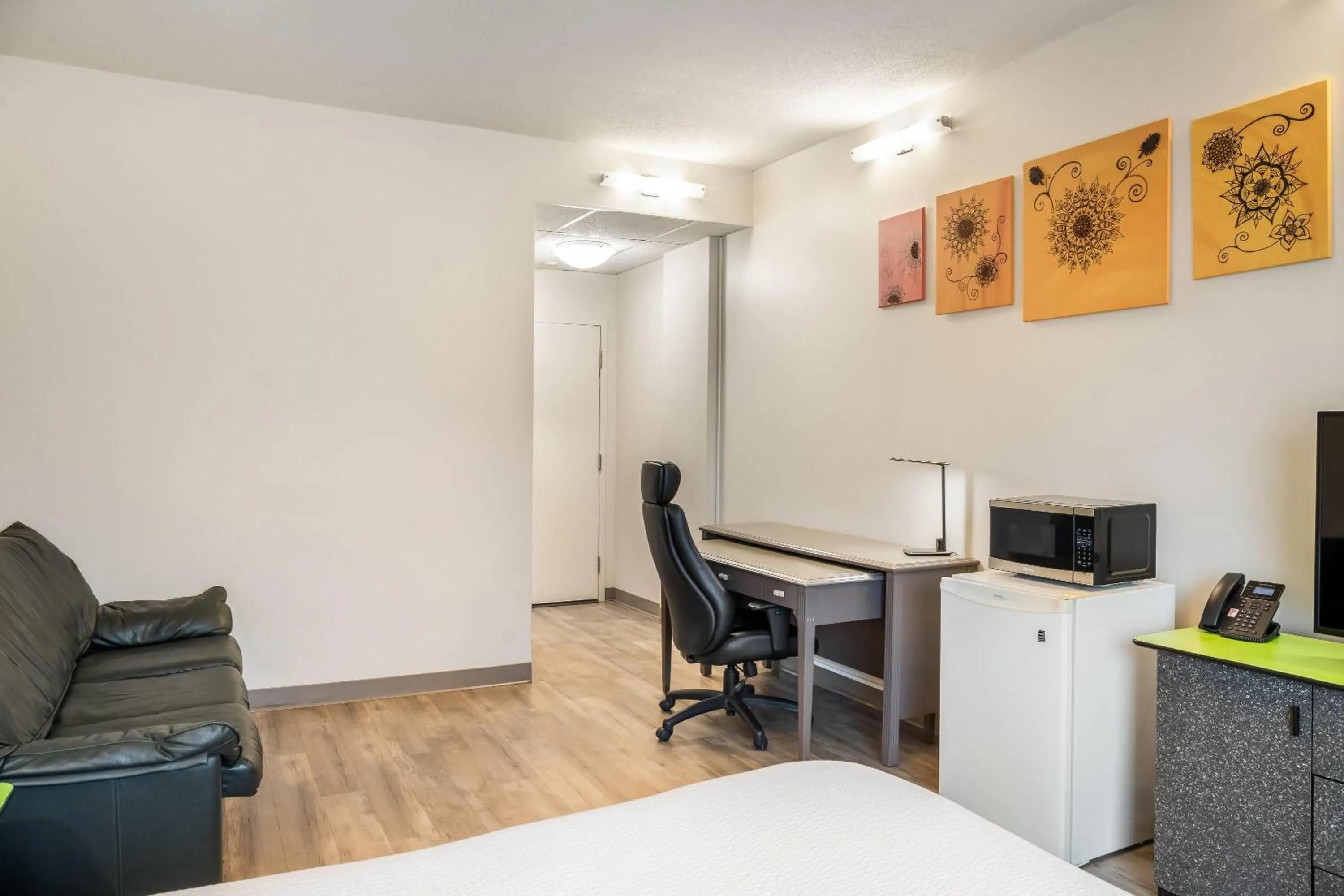 Bed in Days Inn by Wyndham Berthierville