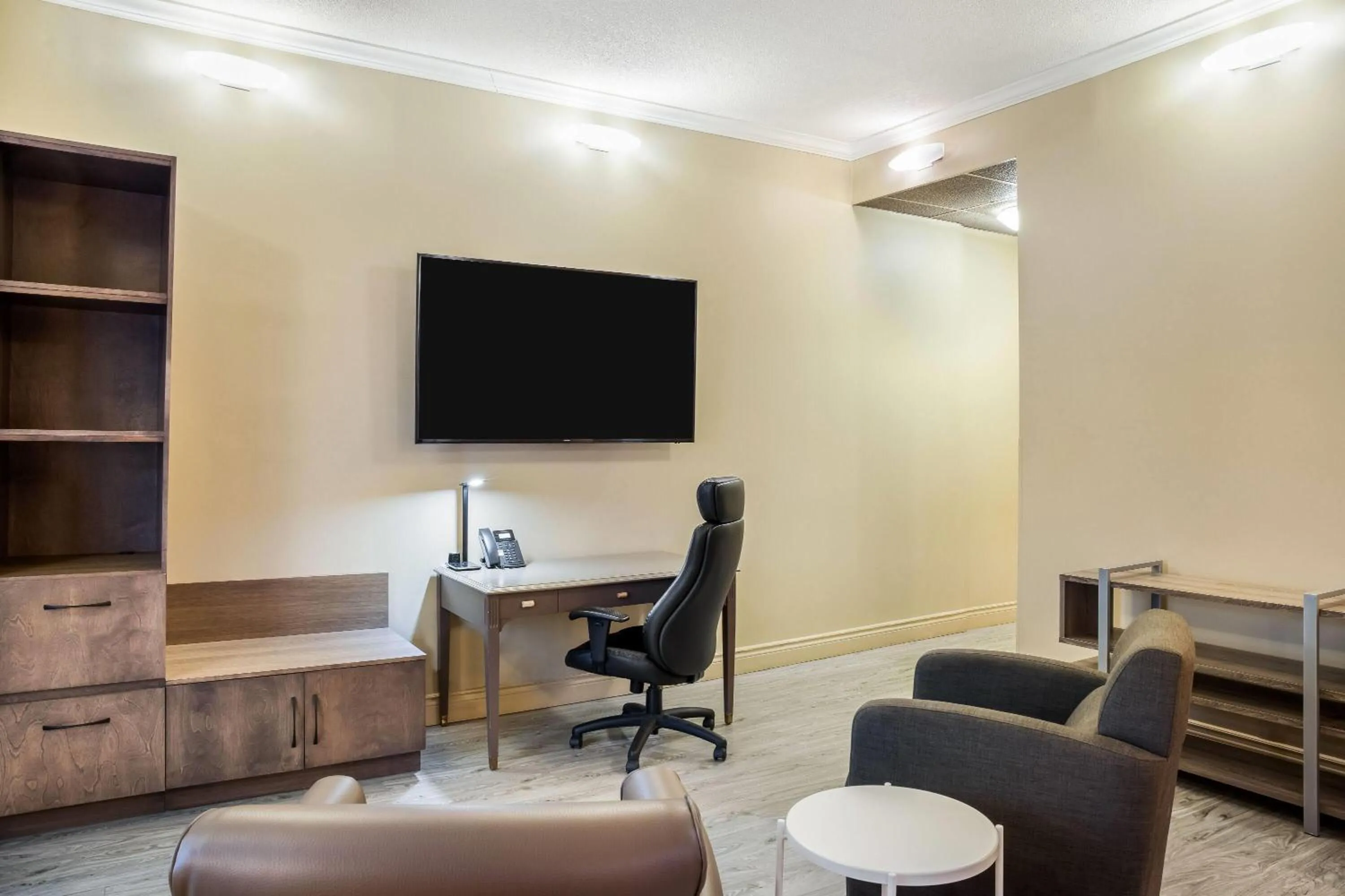 Photo of the whole room in Days Inn by Wyndham Berthierville